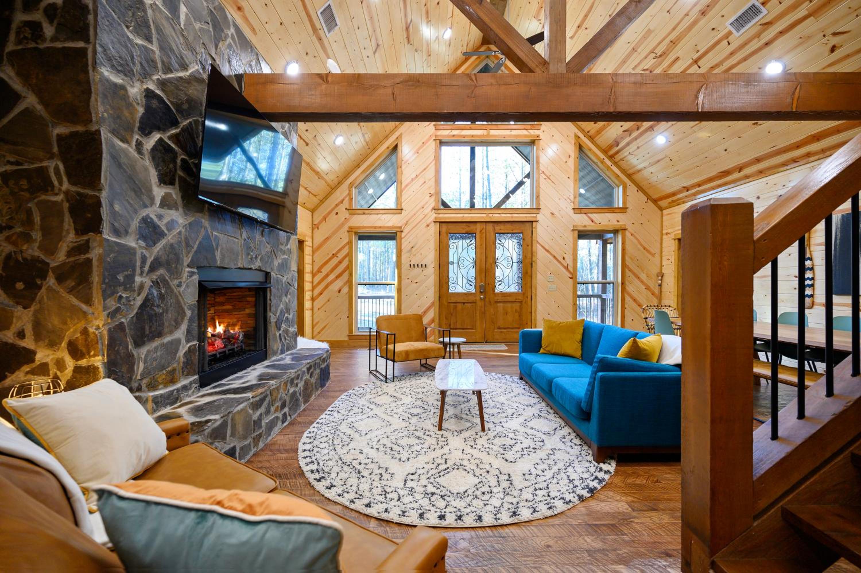 Six-Bedroom House photo 1