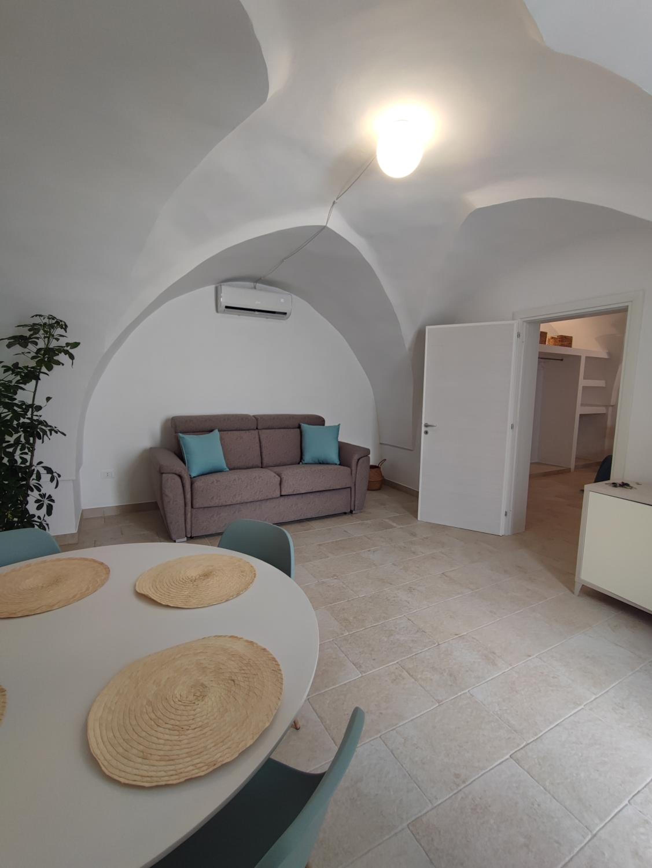 One-Bedroom Apartment photo 2