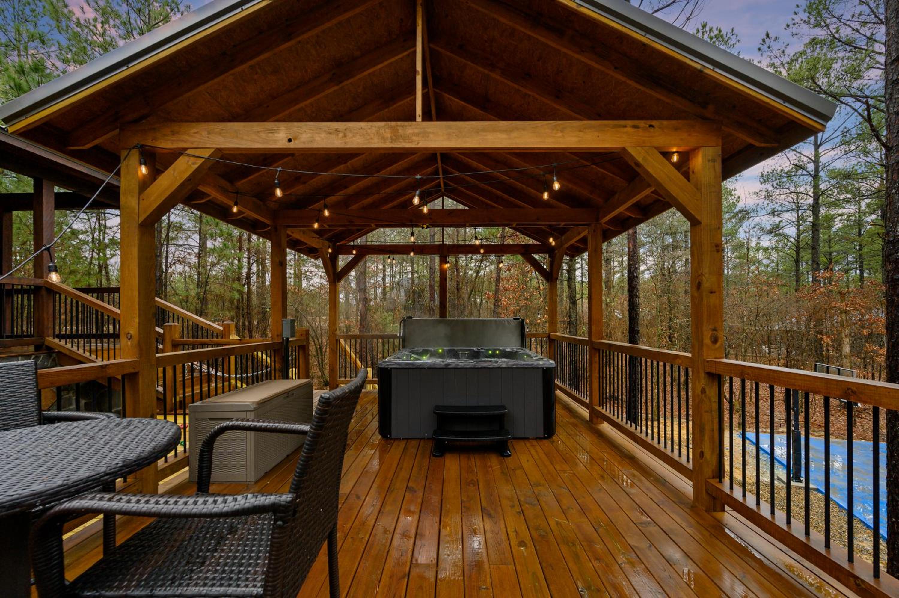 Six-Bedroom House photo 3