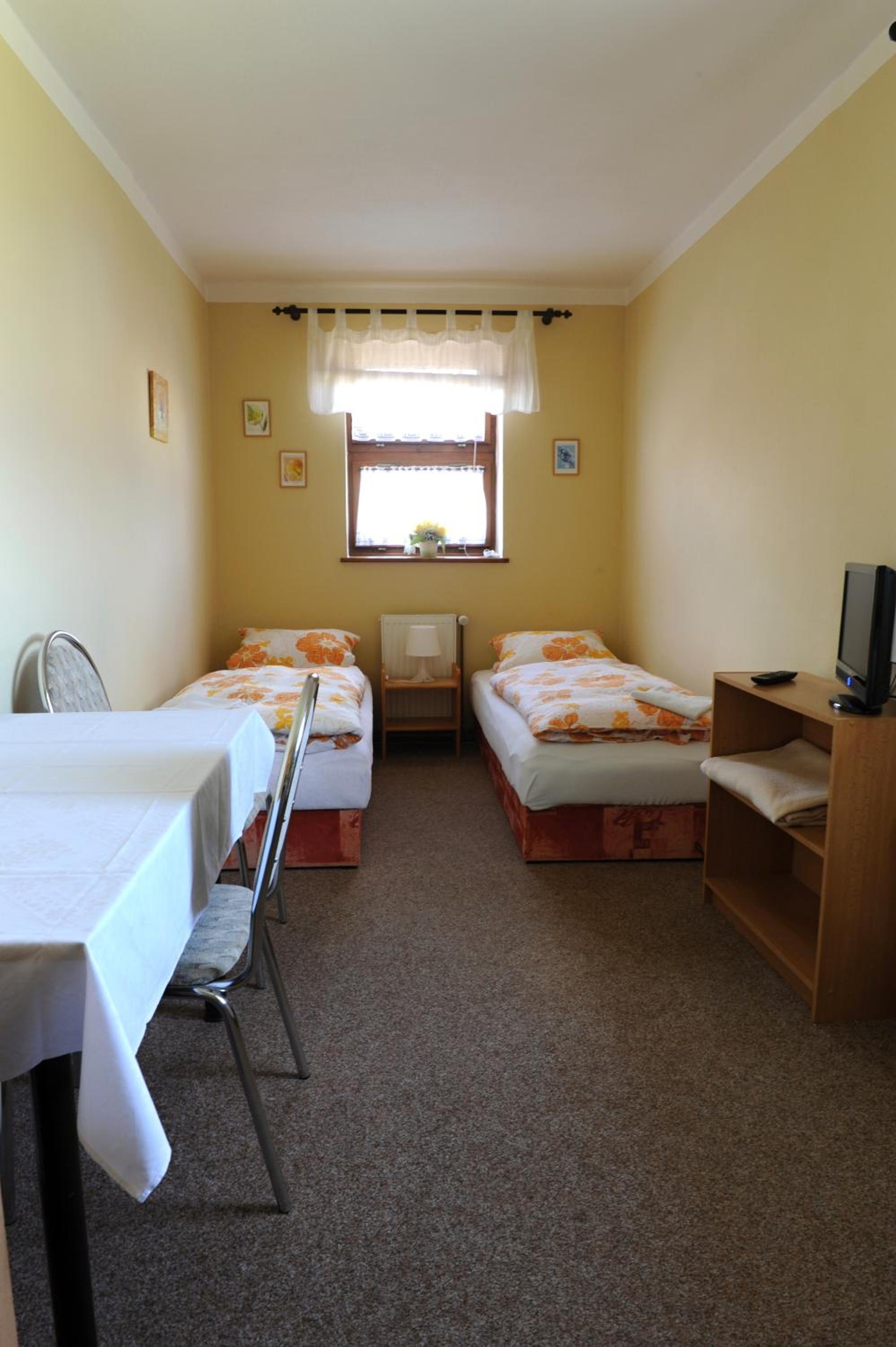 Twin Room with Private Bathroom photo 1