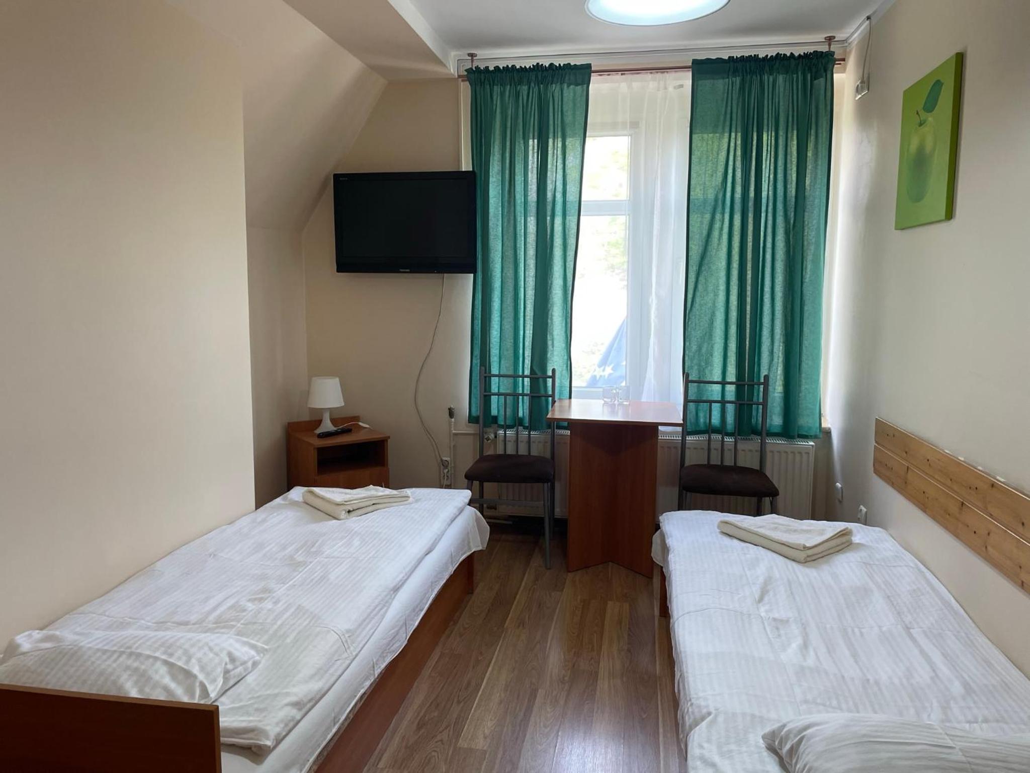Economy Twin Room - Photo 1