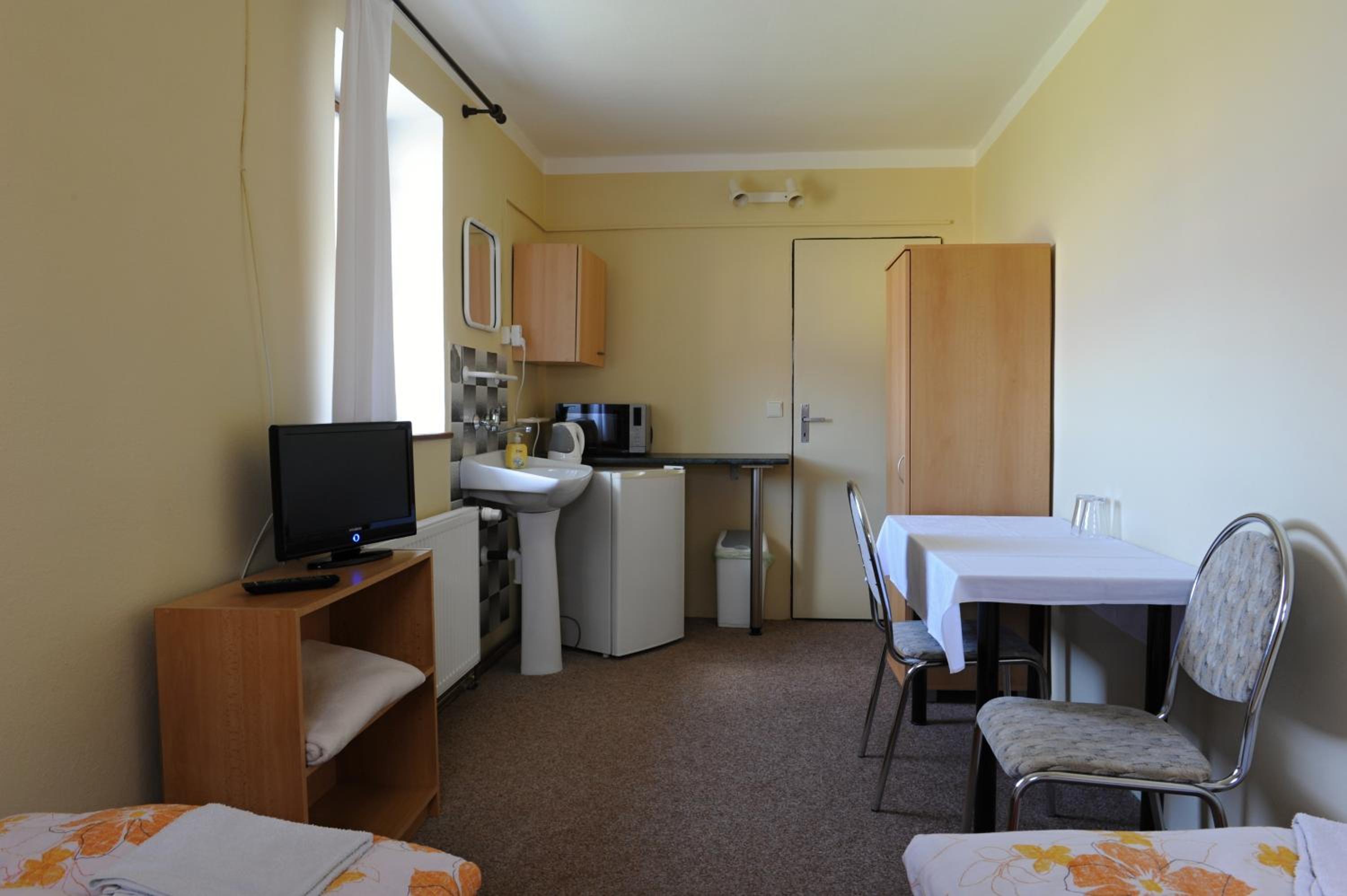 Twin Room with Private Bathroom photo 2