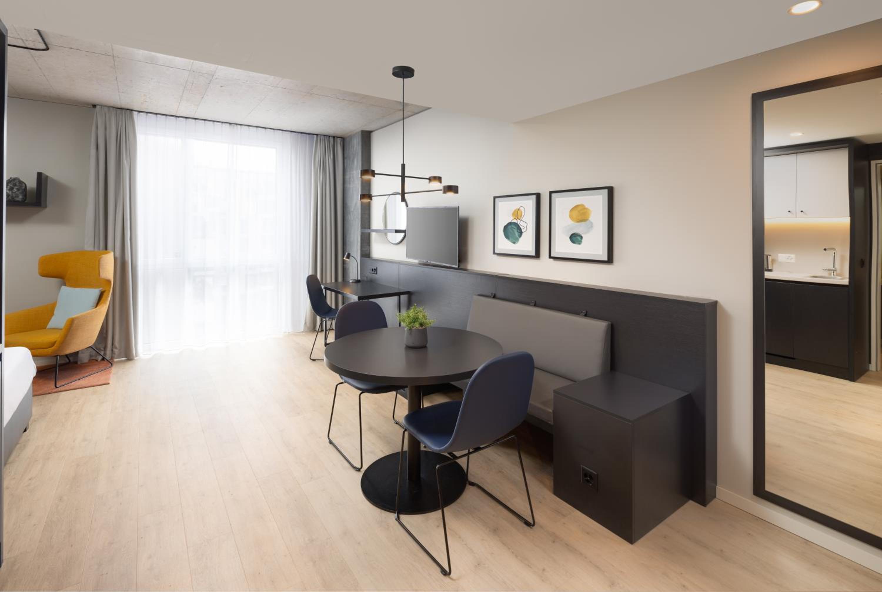 Premium Studio Suite - Photo 3