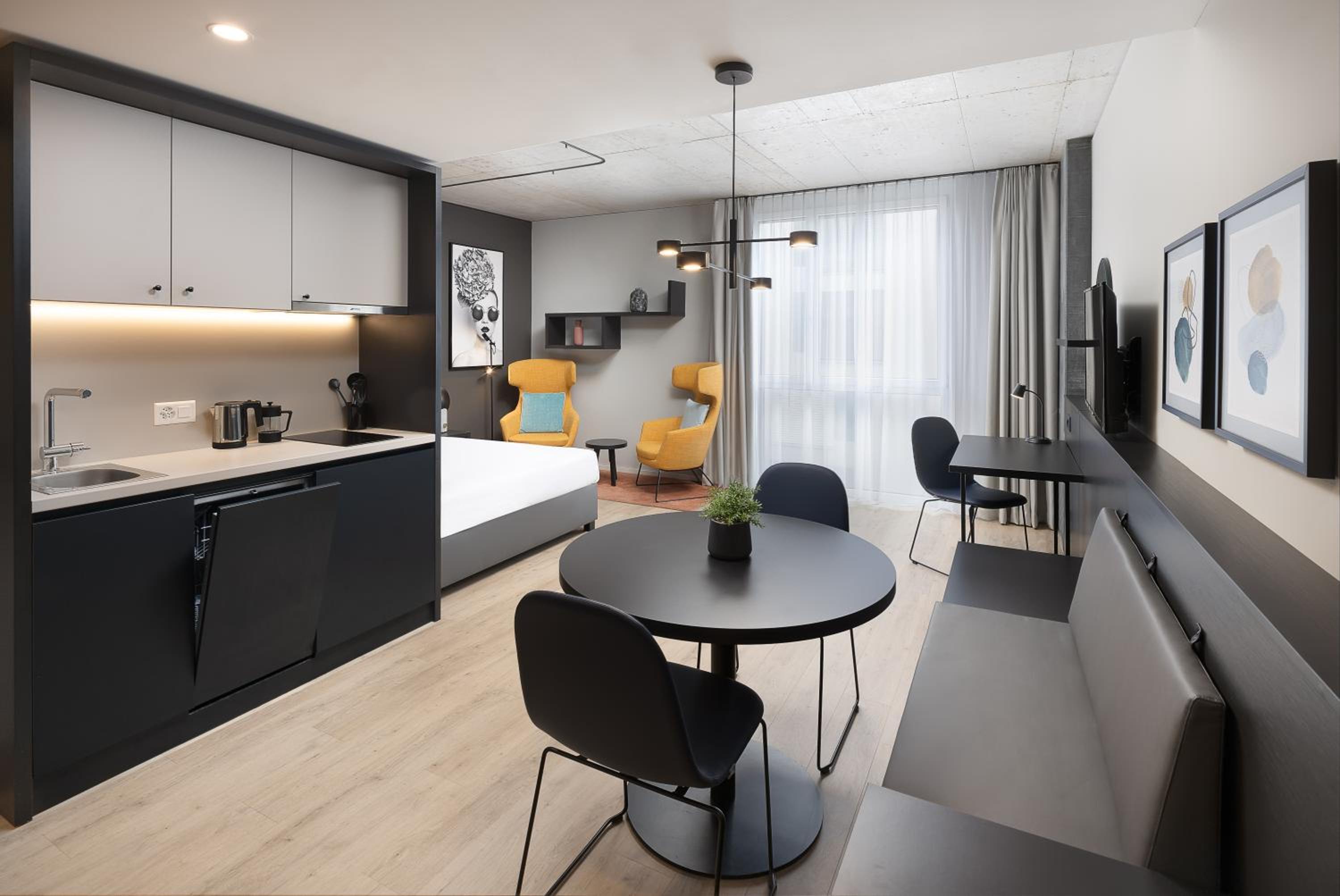 Premium Studio Suite - Photo 1