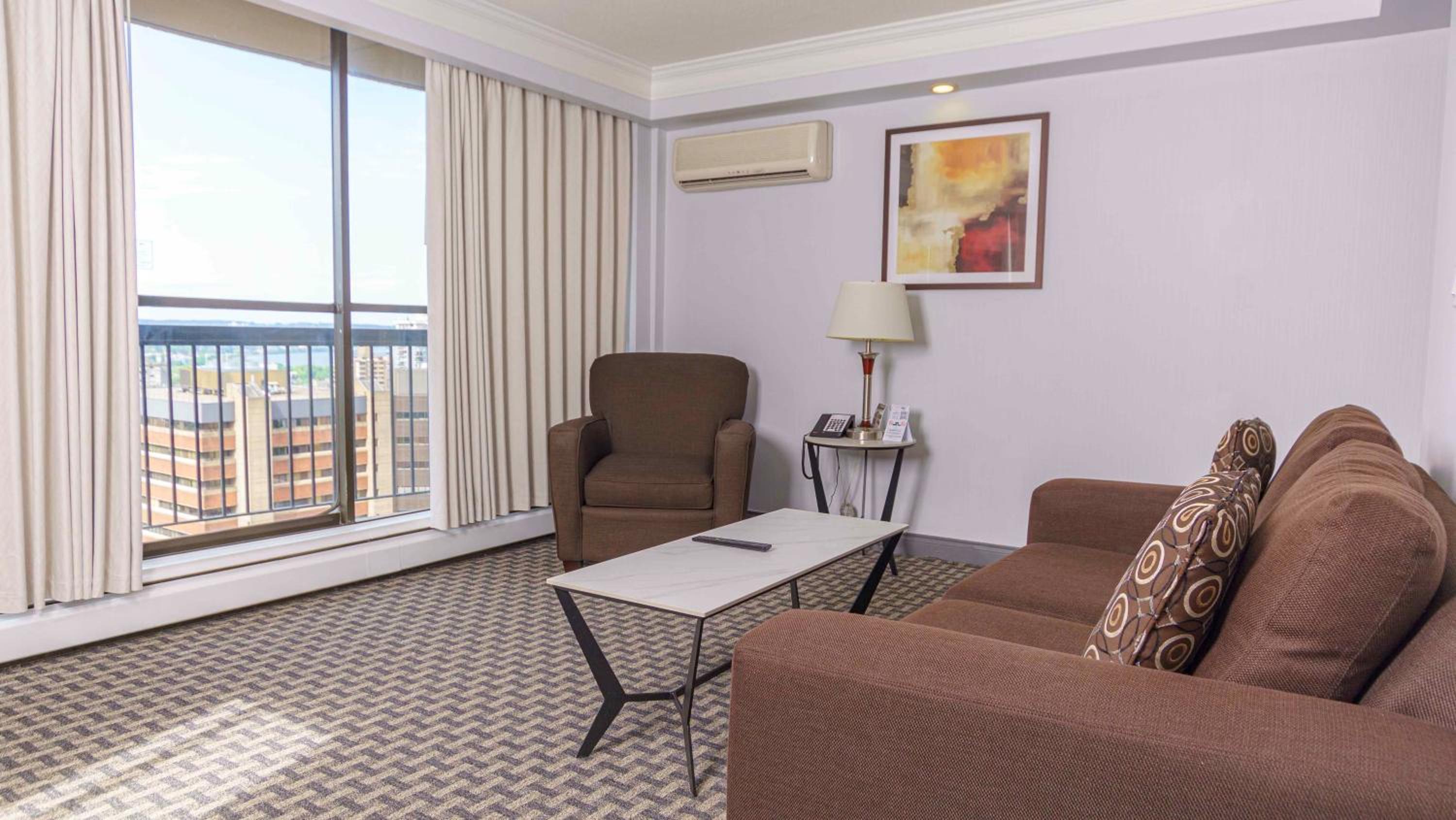 One-Bedroom Suite - Photo 8