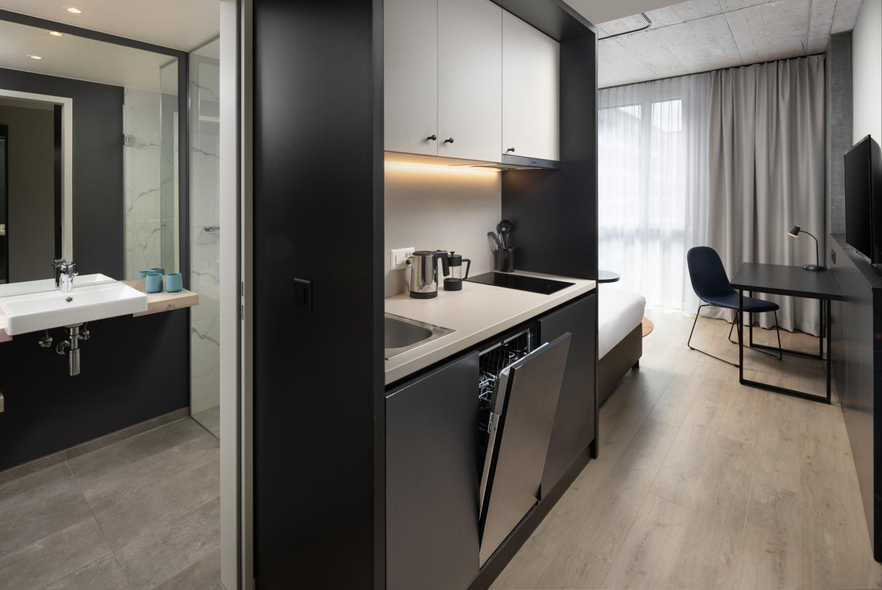 Superior Studio Suite - Photo 2