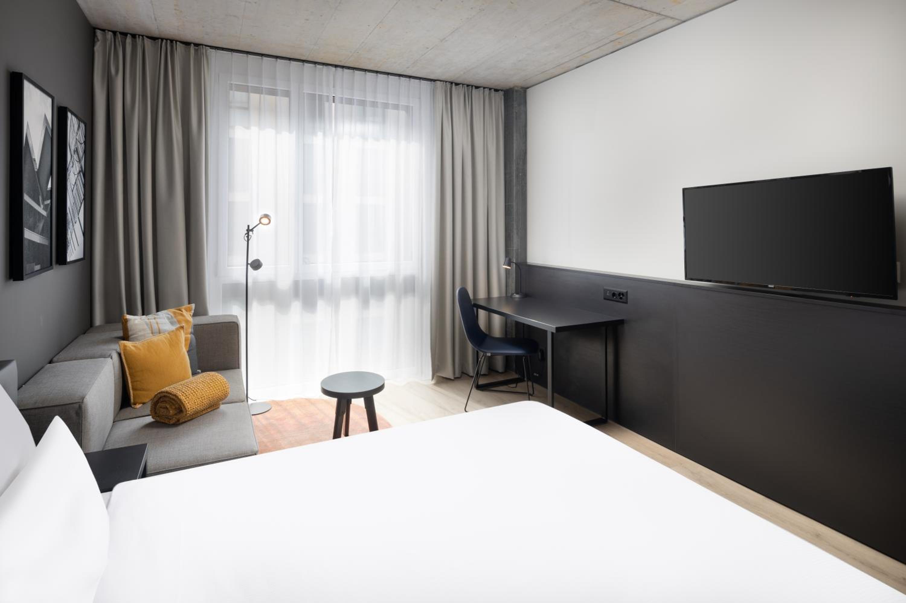 Studio Apartment - Photo 3