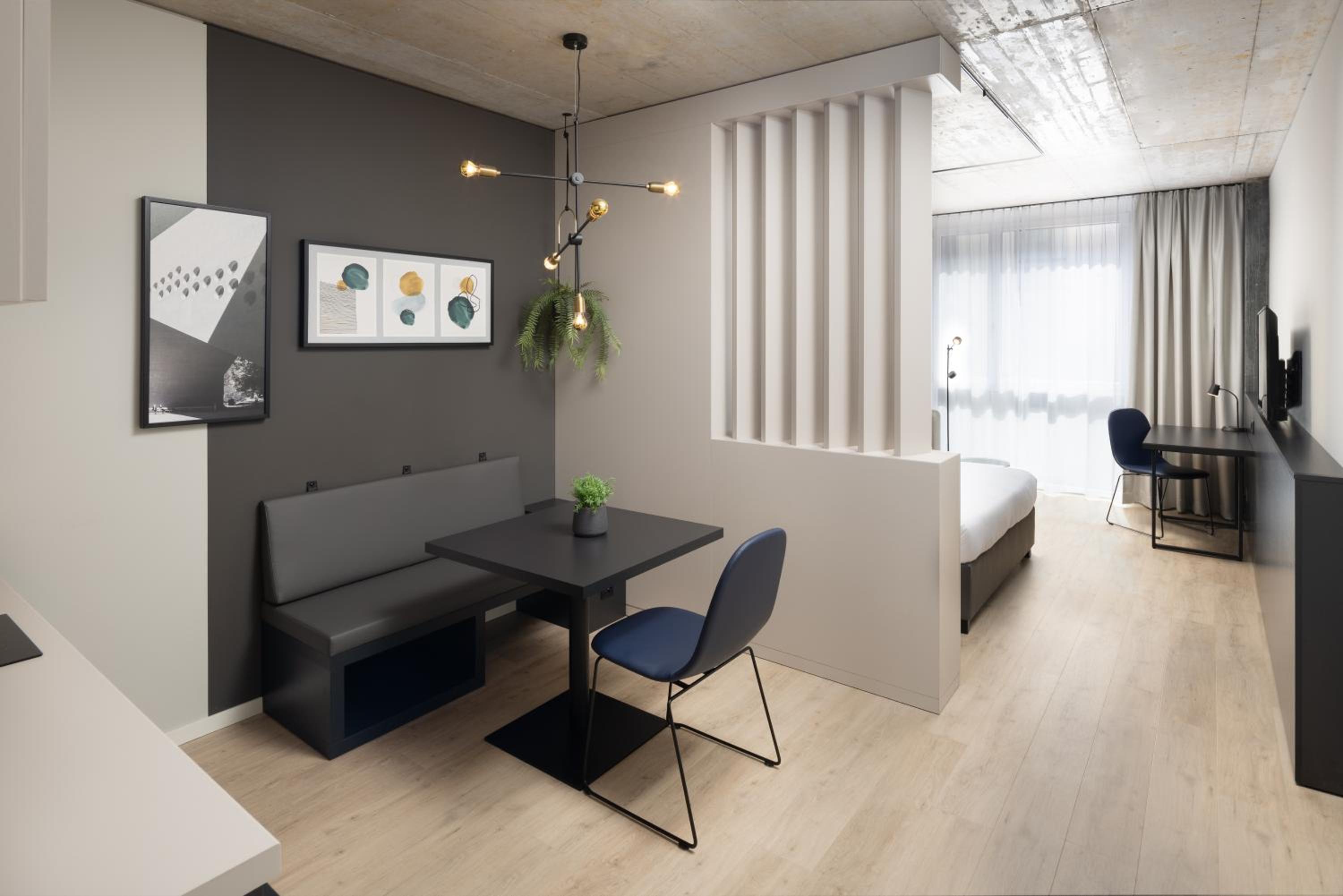 Studio Apartment - Photo 1