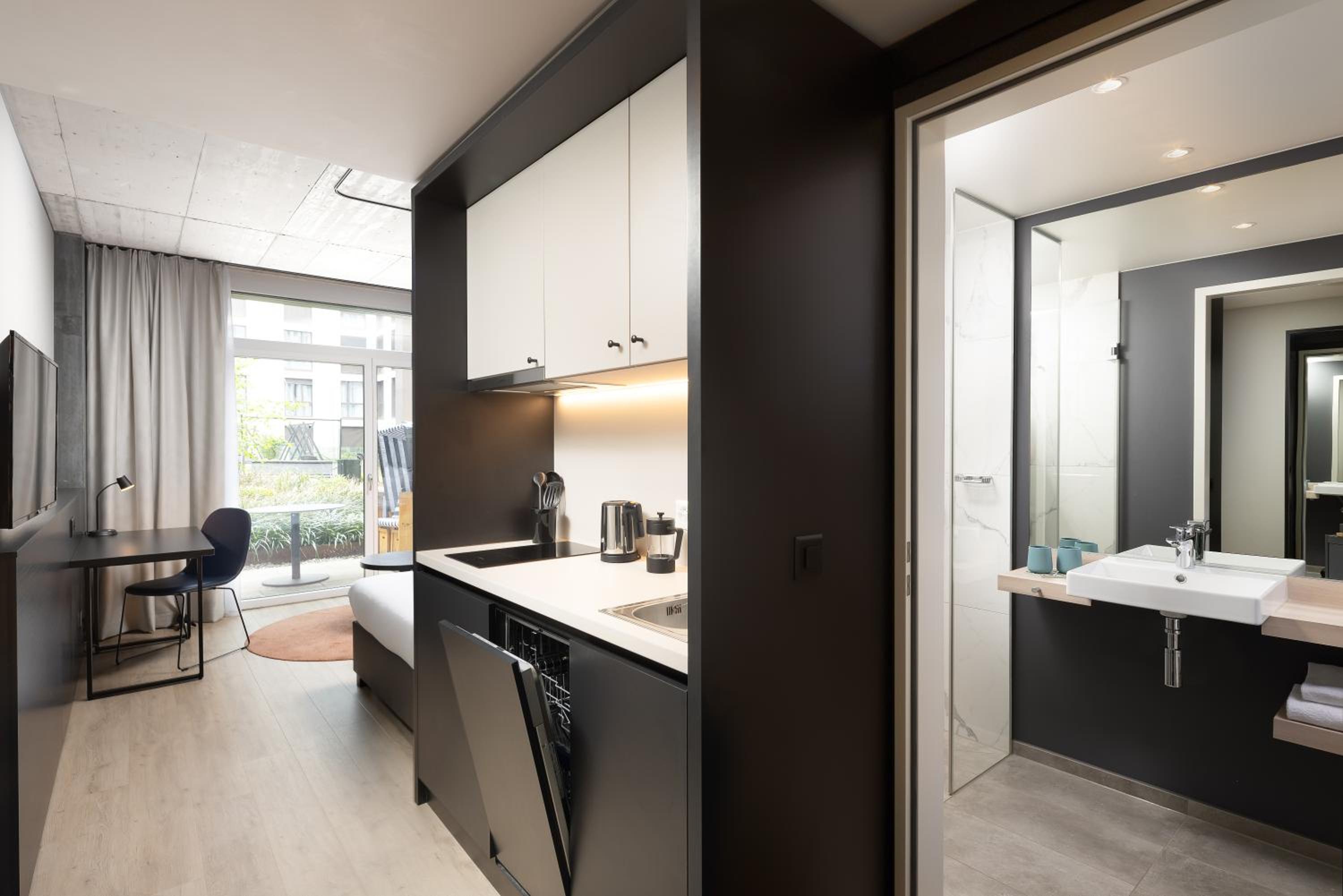 Studio Suite with Terrace - Photo 2