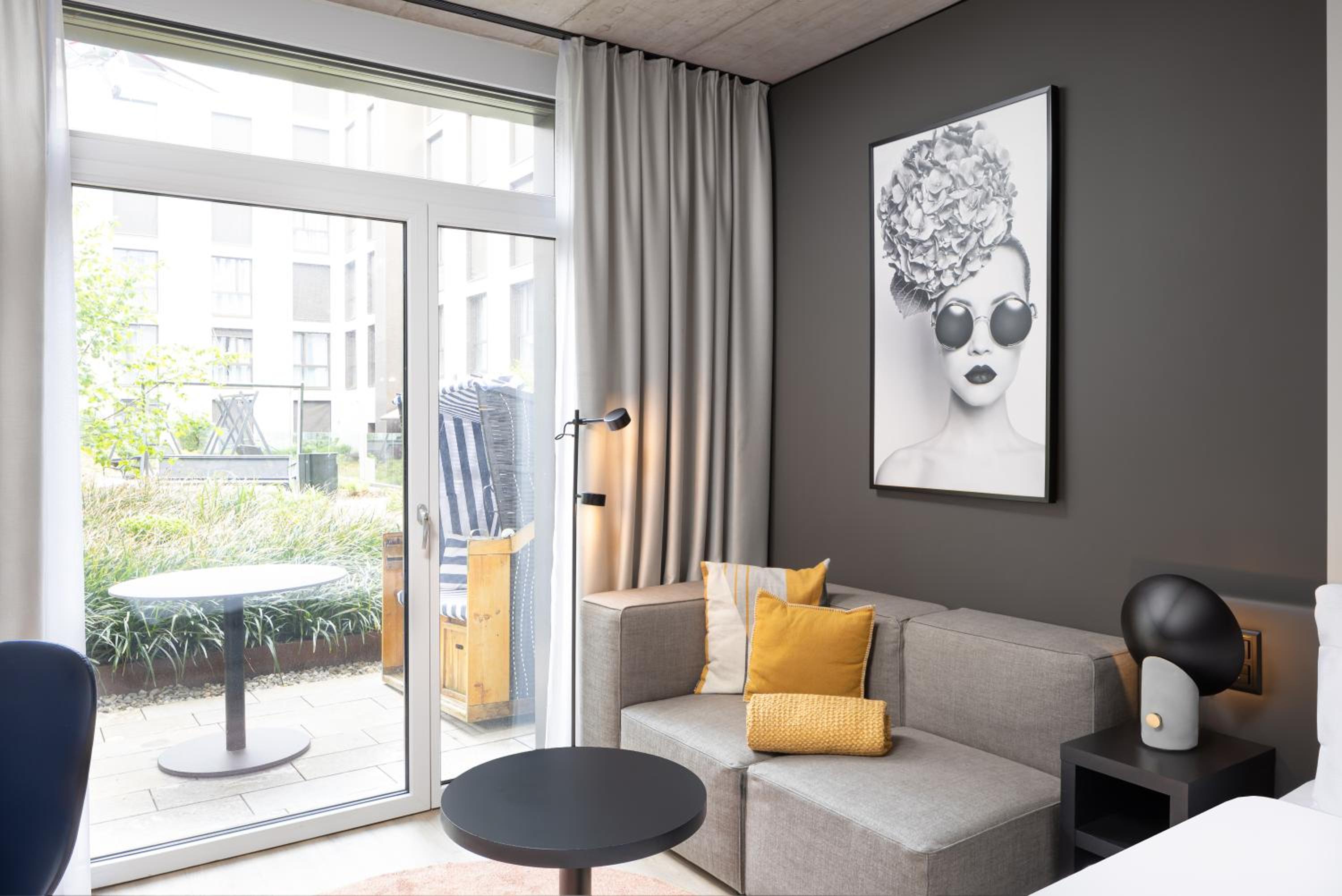 Studio Suite with Terrace - Photo 3