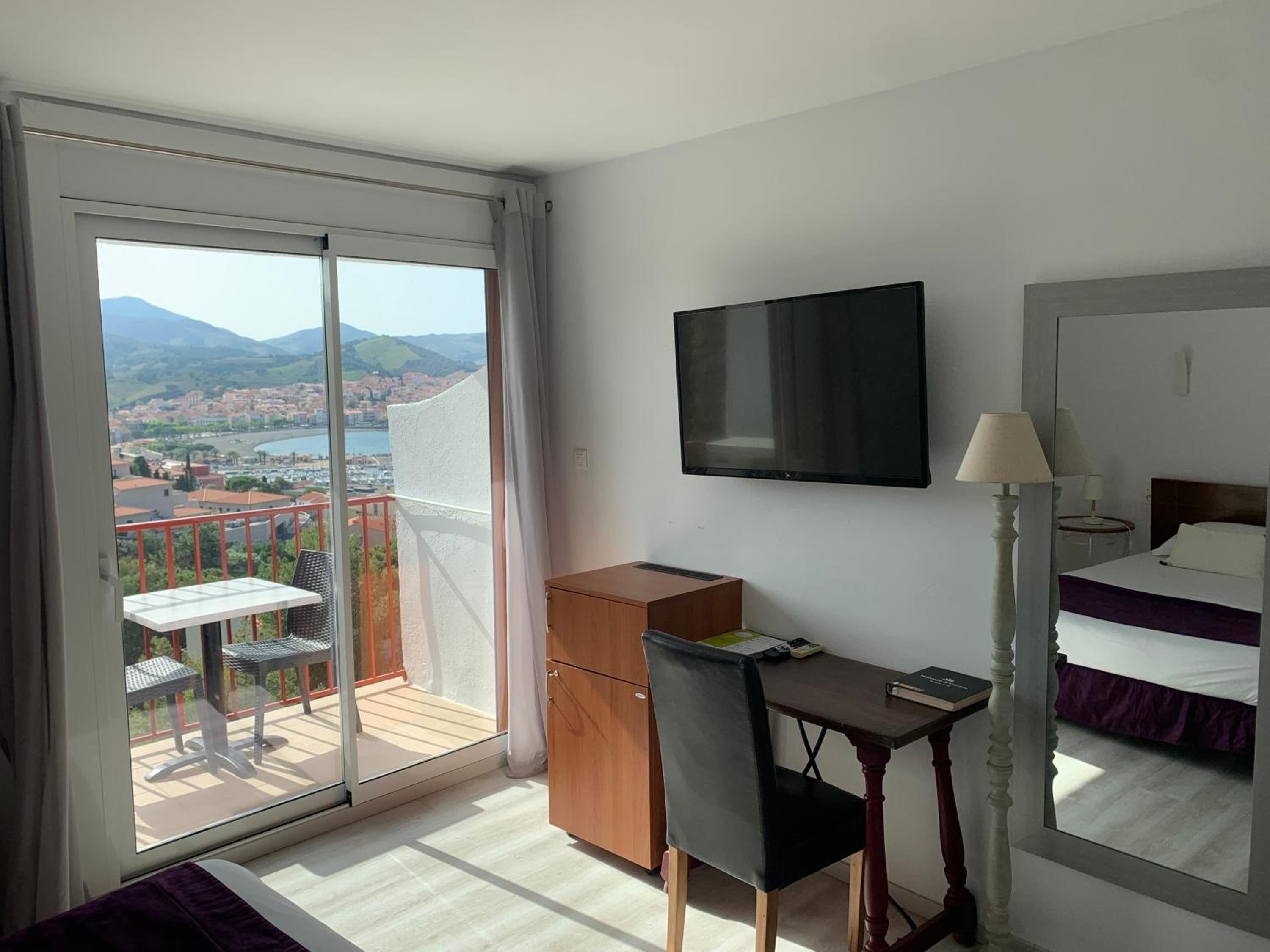 Double Room with Sea View photo 2