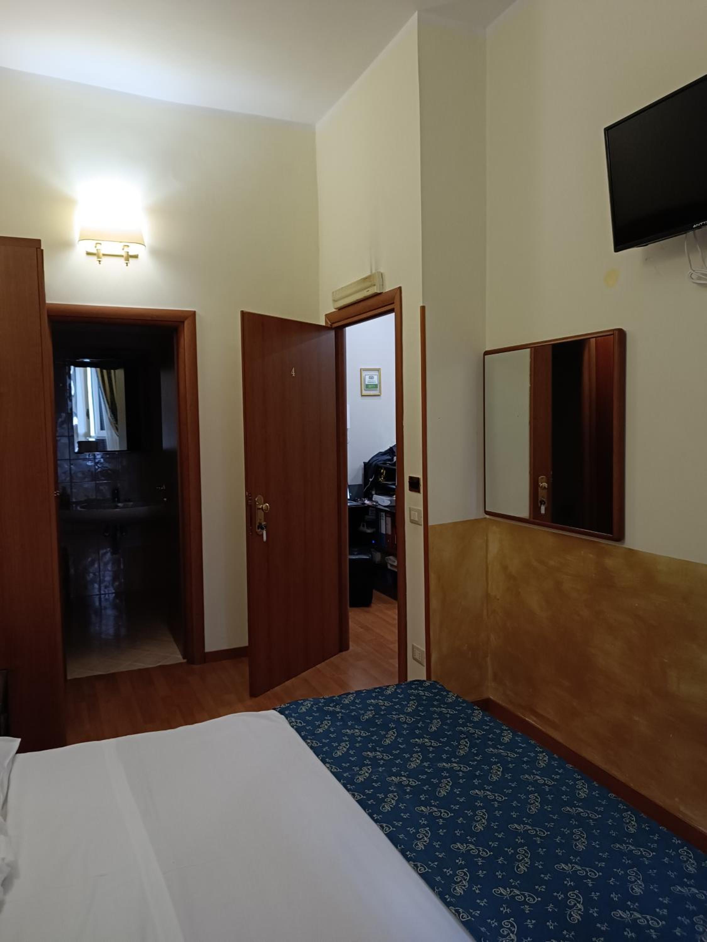 Double Room photo 3