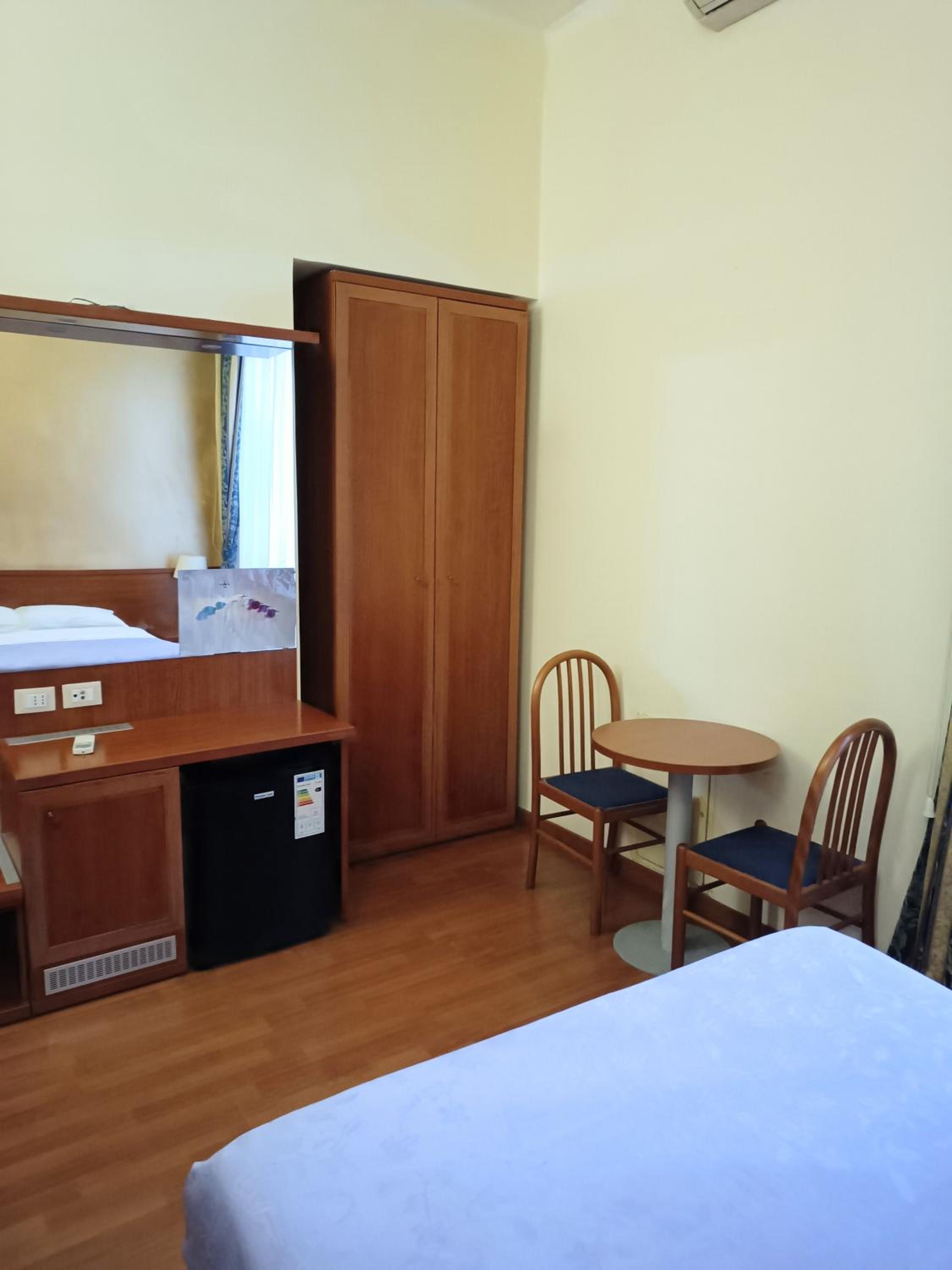Double Room with Private Bathroom photo 3
