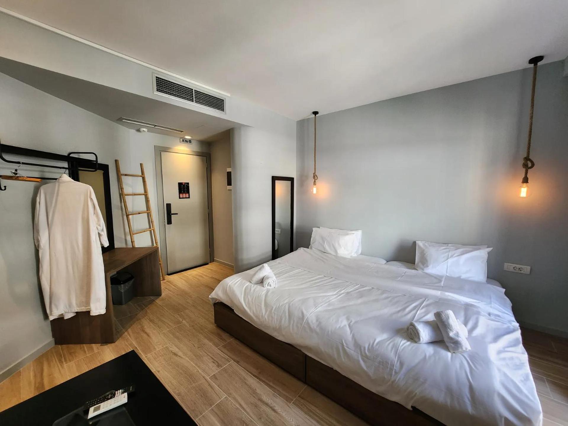 Suite With Hot Tub