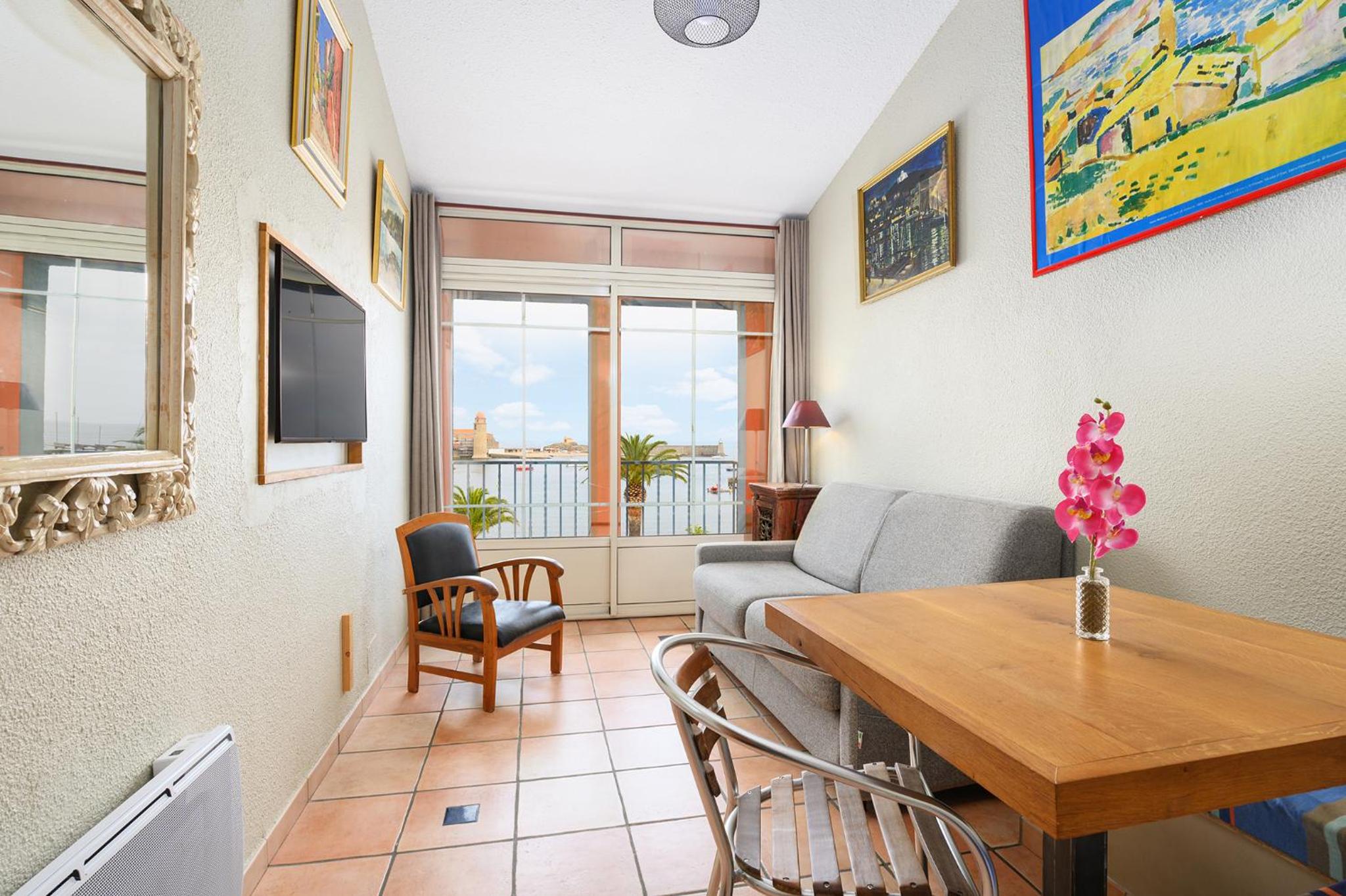 Apartment with Sea View photo 2