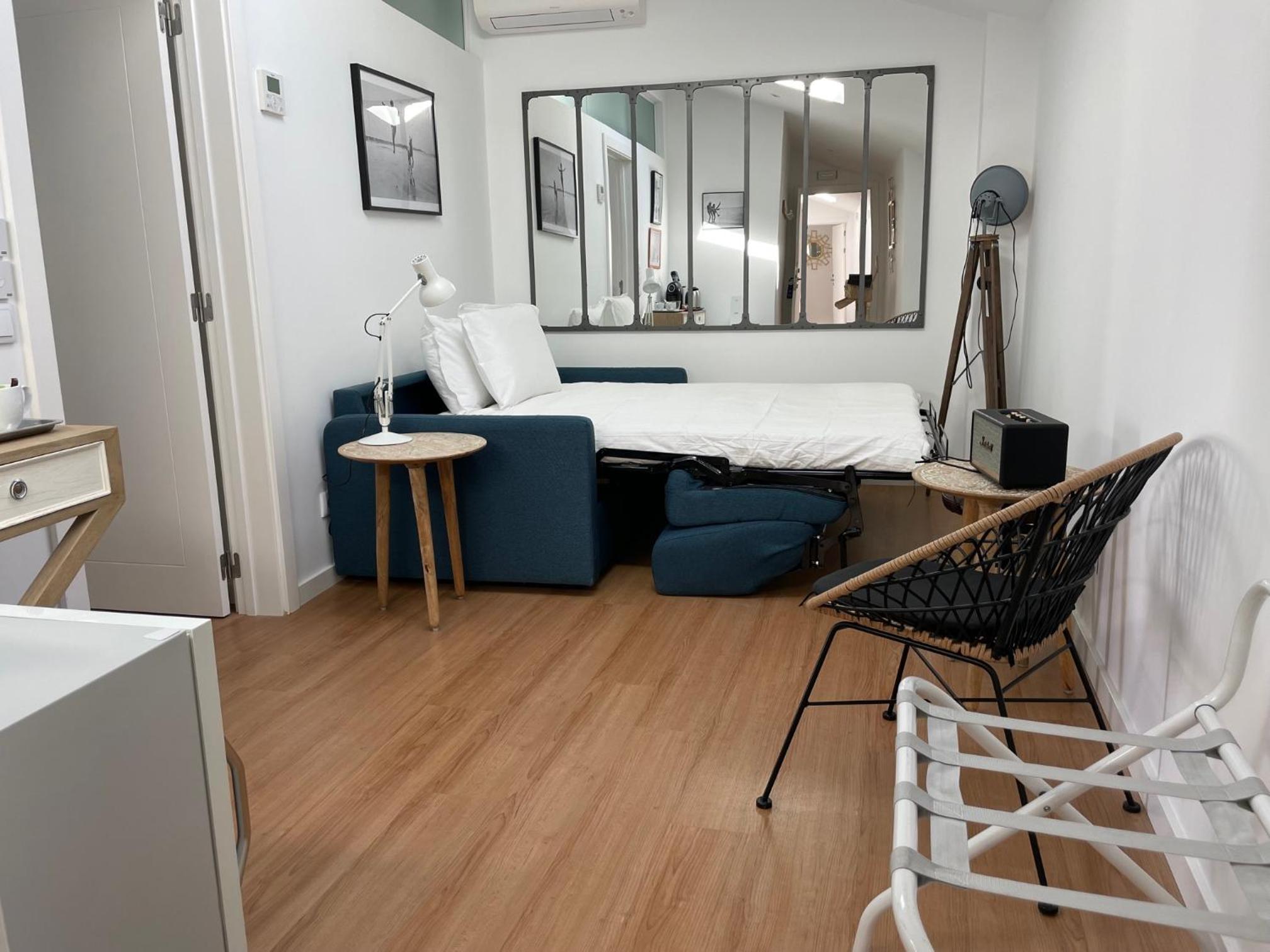 Queen Suite with Pool View