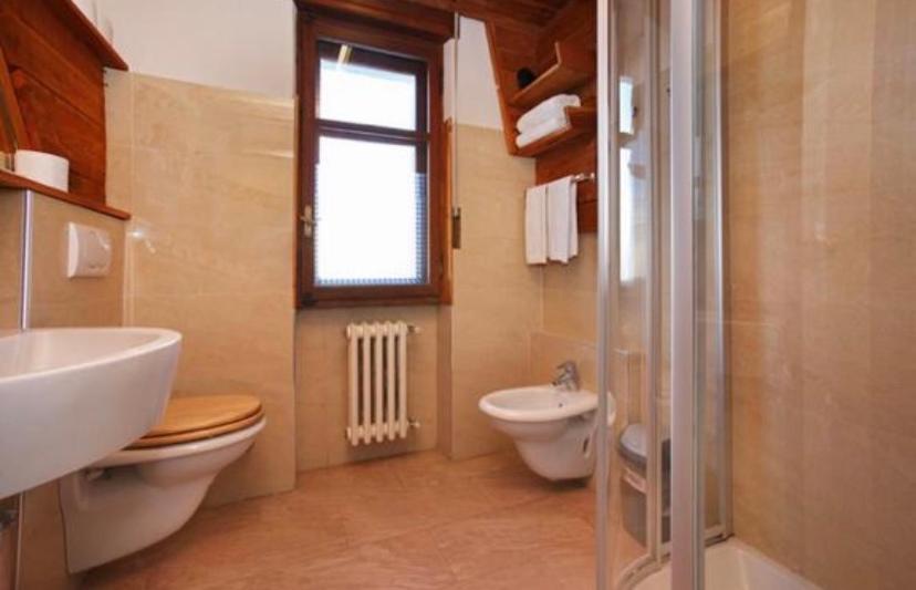 Double or Twin Room photo 3