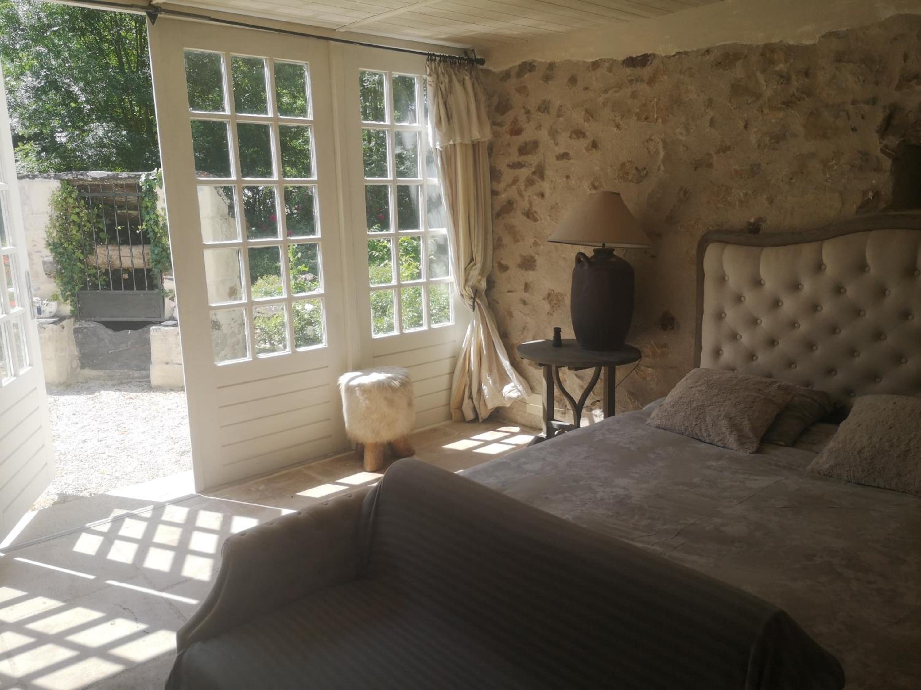 Suite with Balcony - Photo 6
