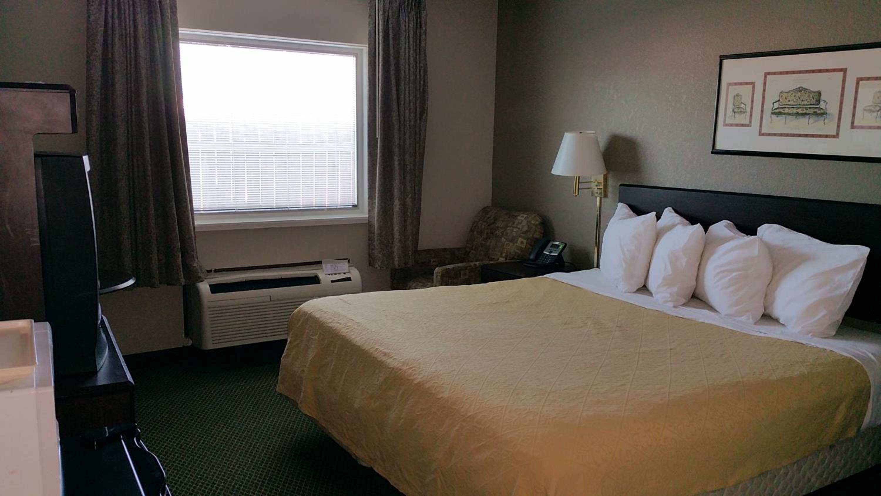 King Room - Non-Smoking photo 1