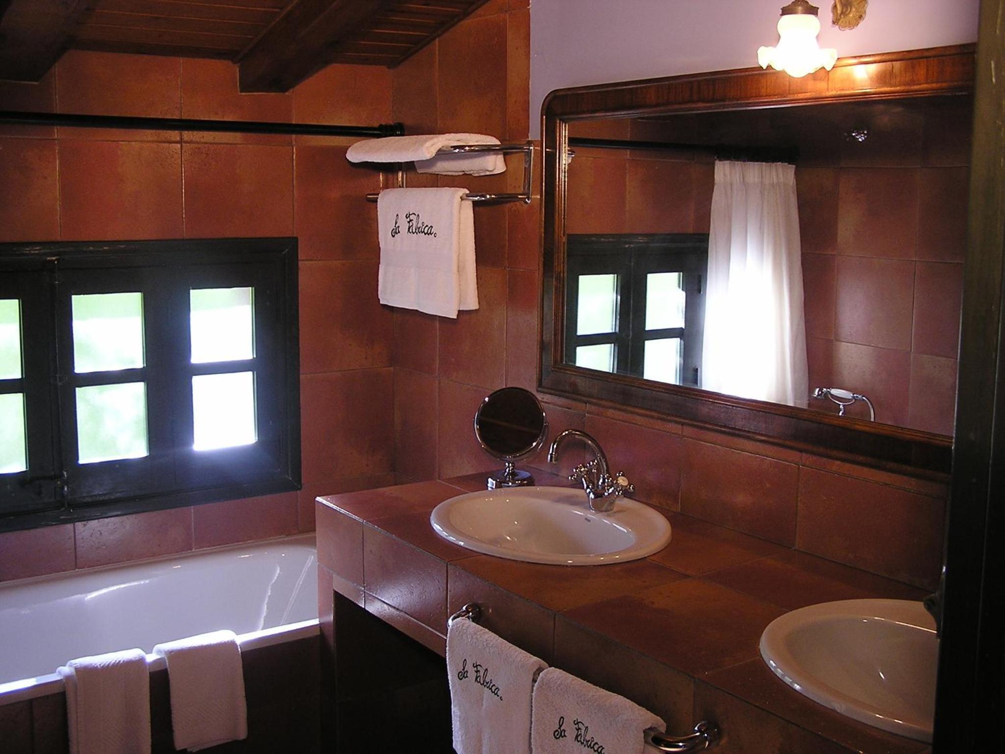 Quadruple Room with Private Bathroom photo 3