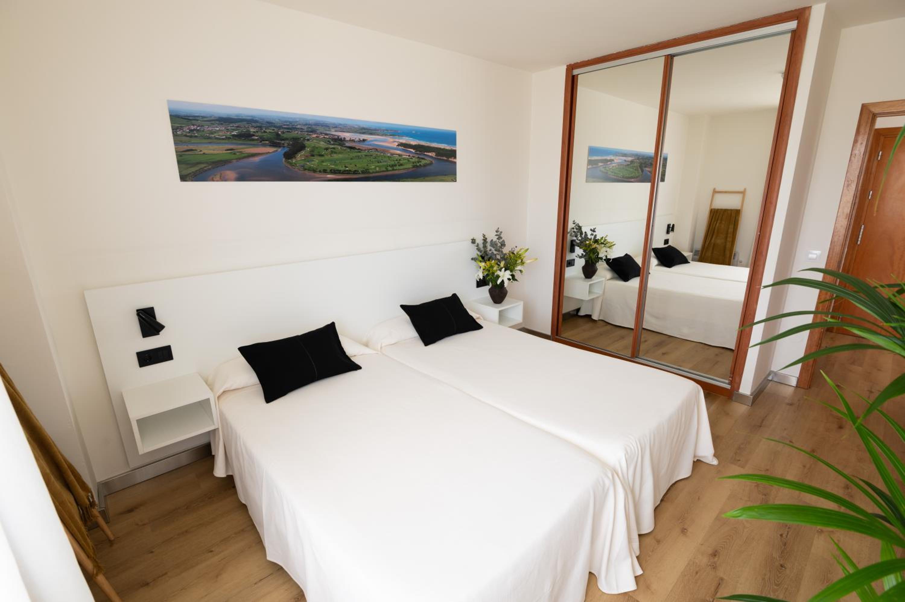 Apartment Premium with Terrace - Photo 2
