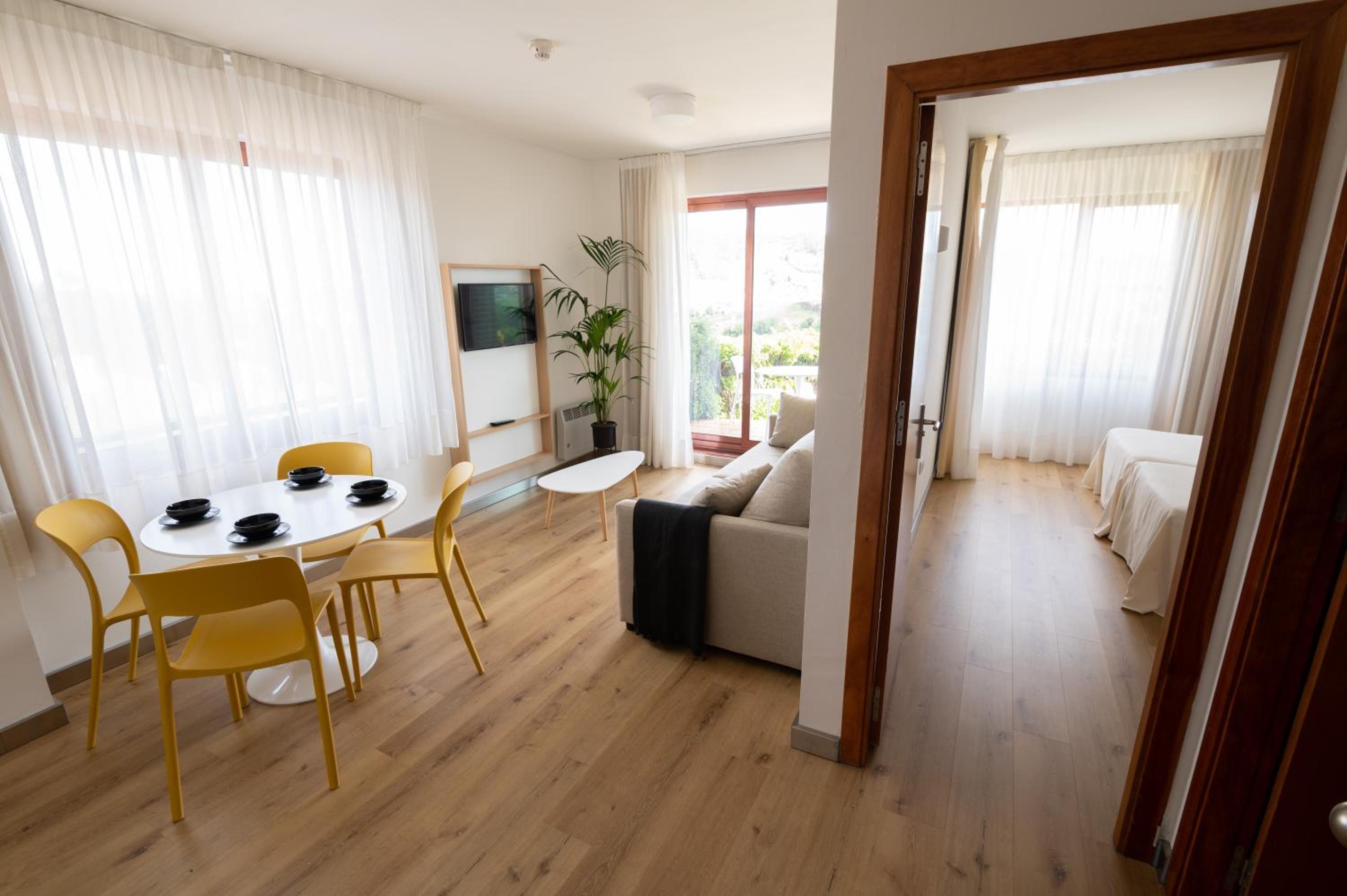 Apartment with Private Garden (2 Adults) - Photo 5