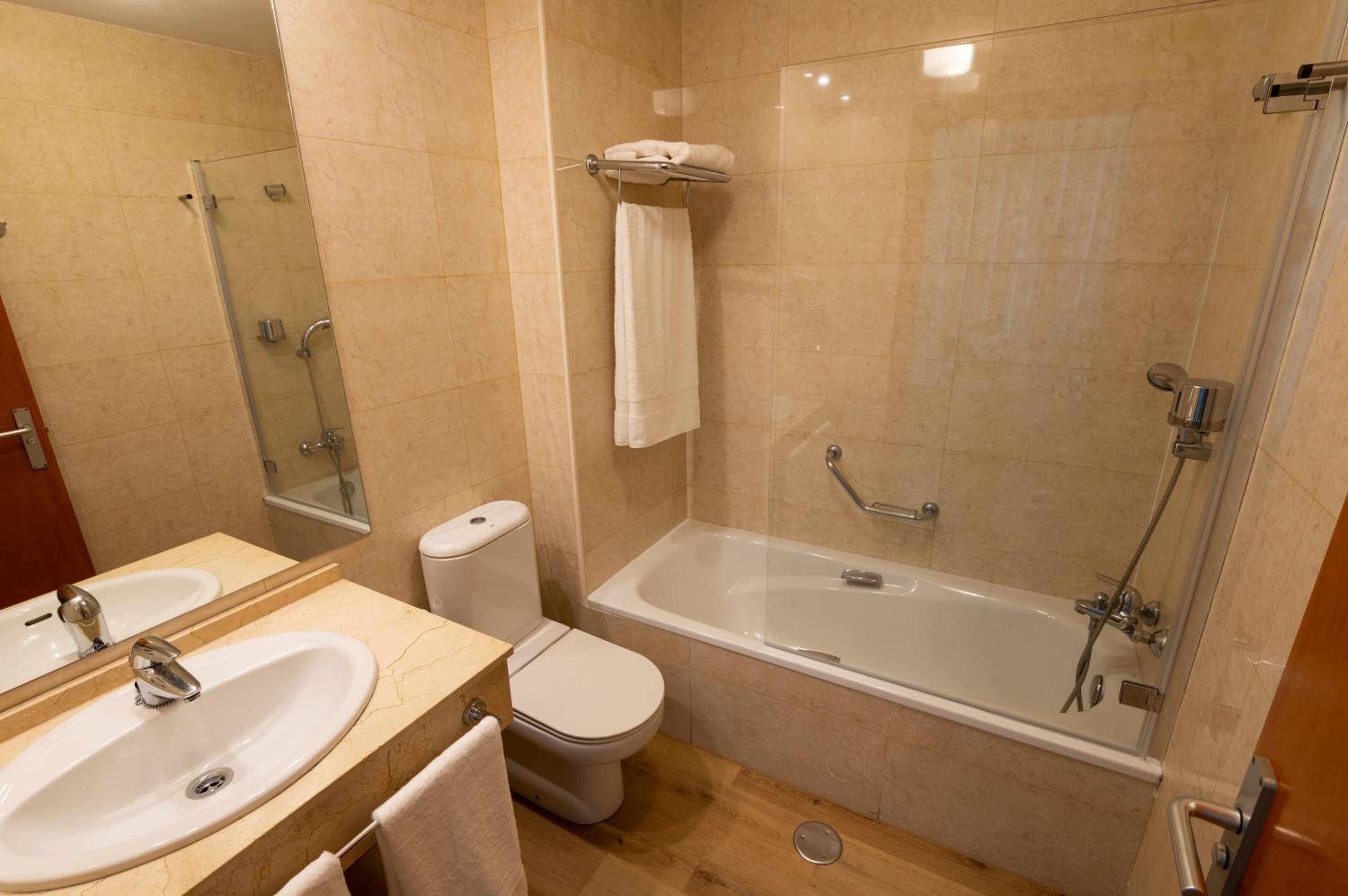 Apartment Premium with Terrace - Photo 36