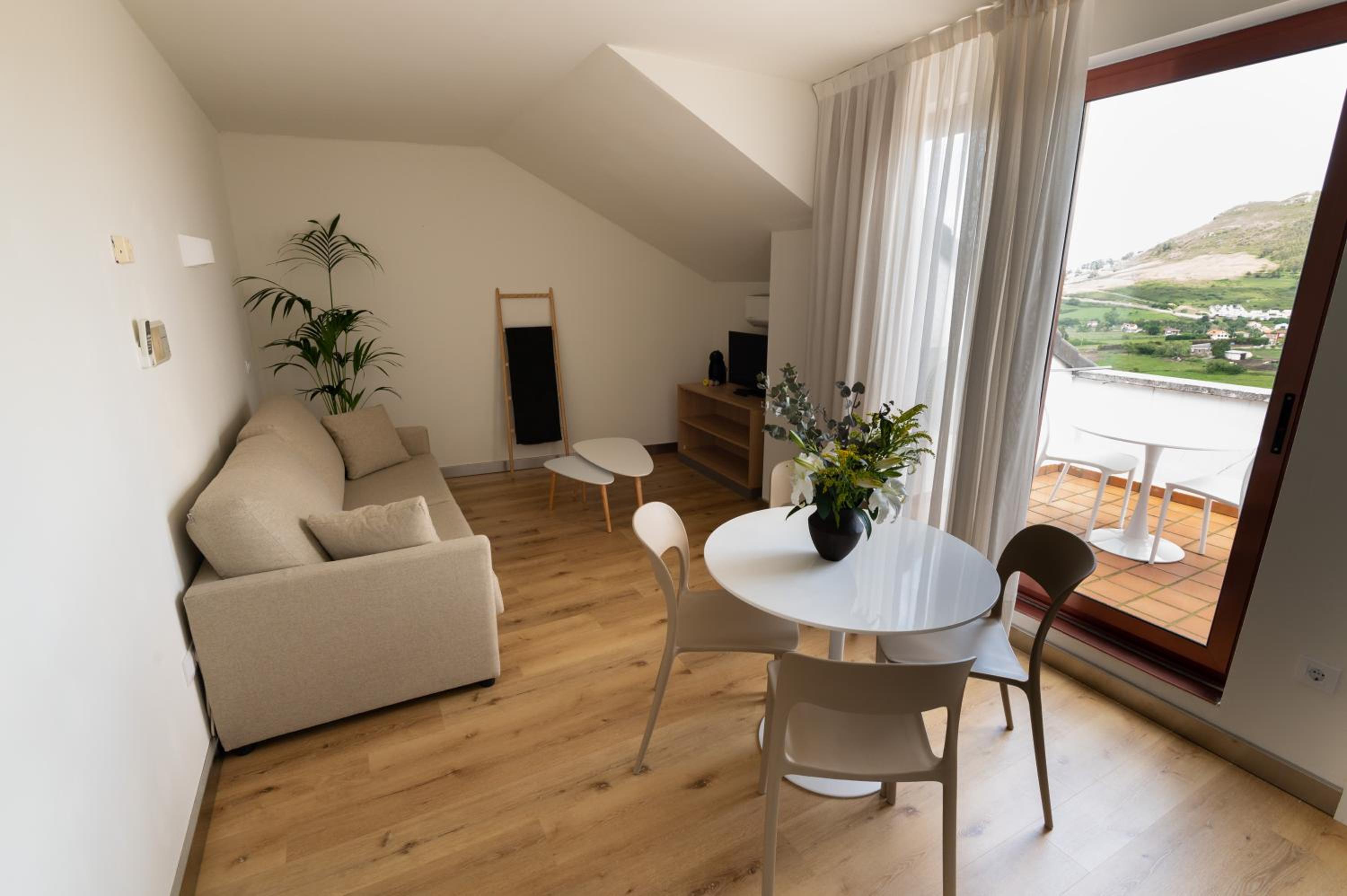 Superior Apartment with View (2 Adults + 1 Child) - Photo 17