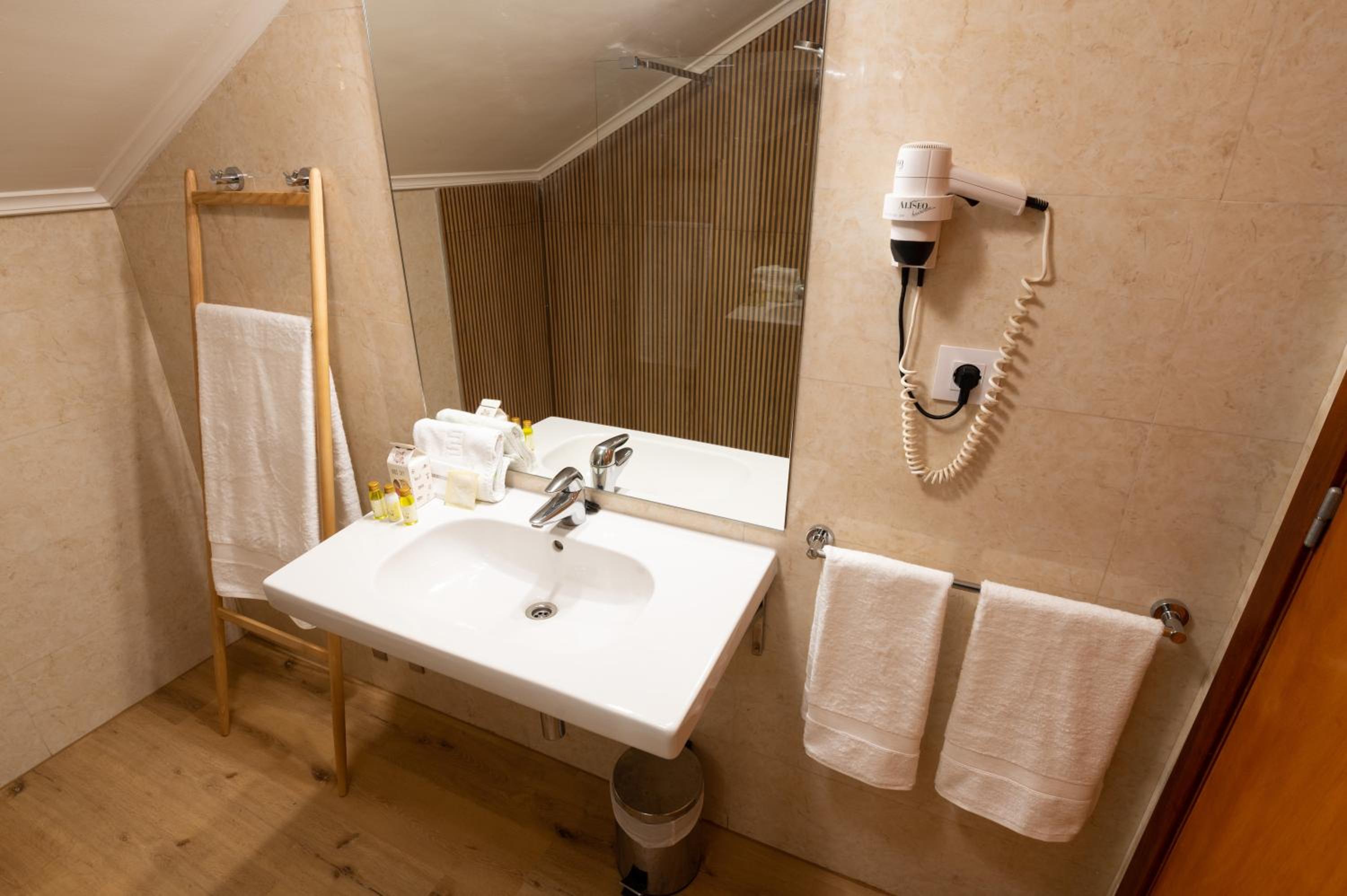 Superior Apartment with View (2 Adults + 1 Child) - Photo 37