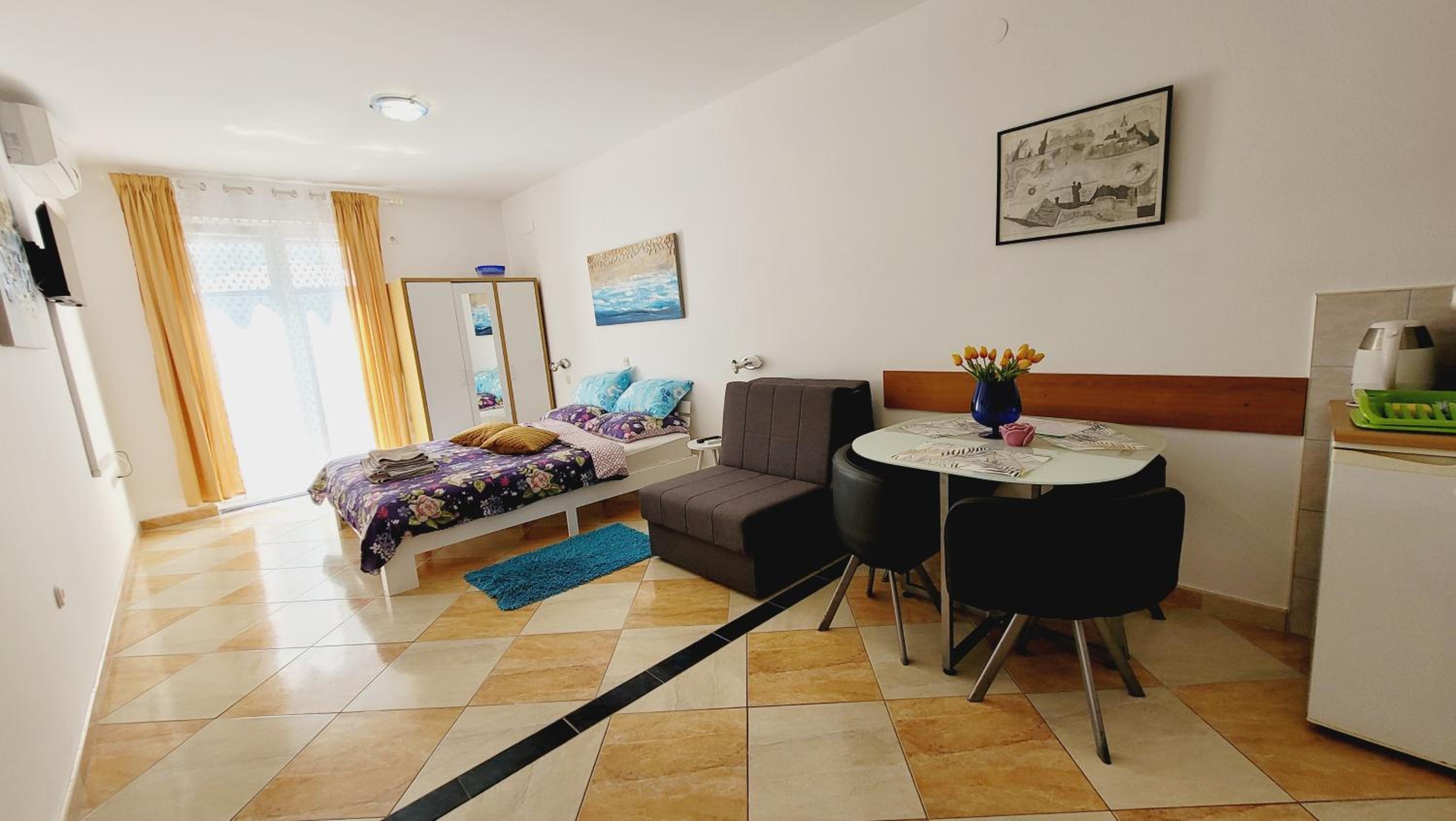 Studio Apartment