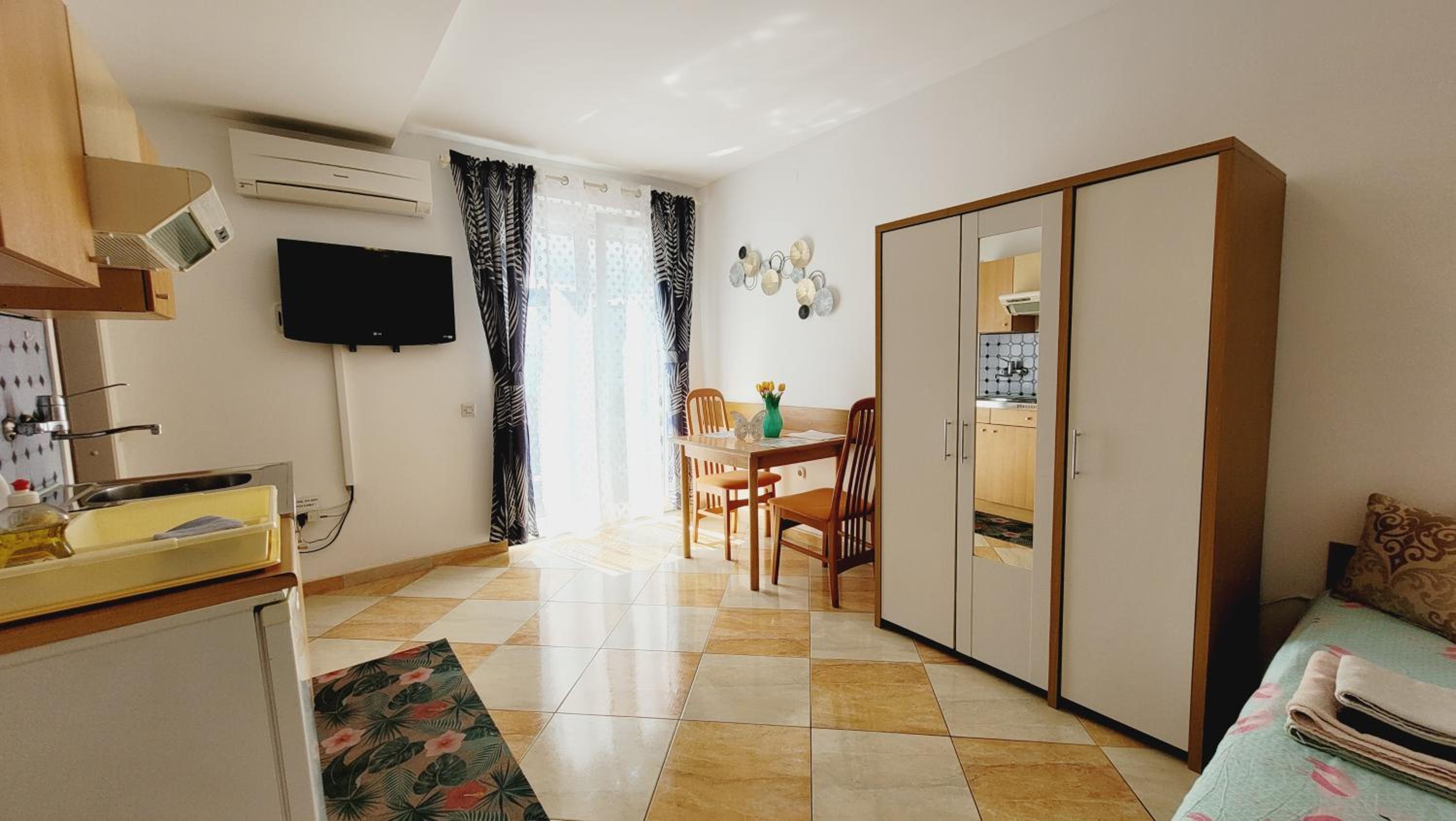 Studio Apartment
