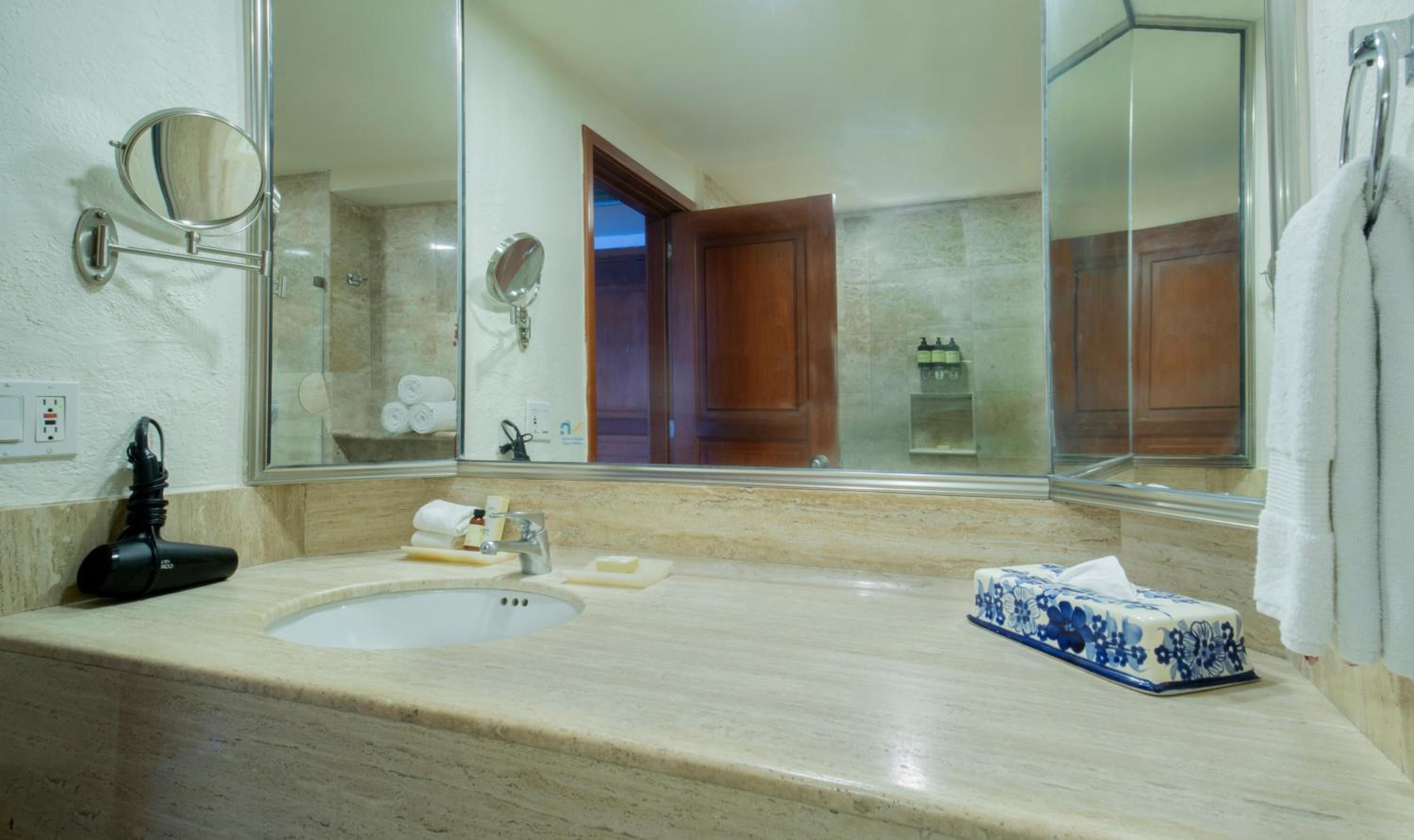 Superior Room King Partial Ocean View