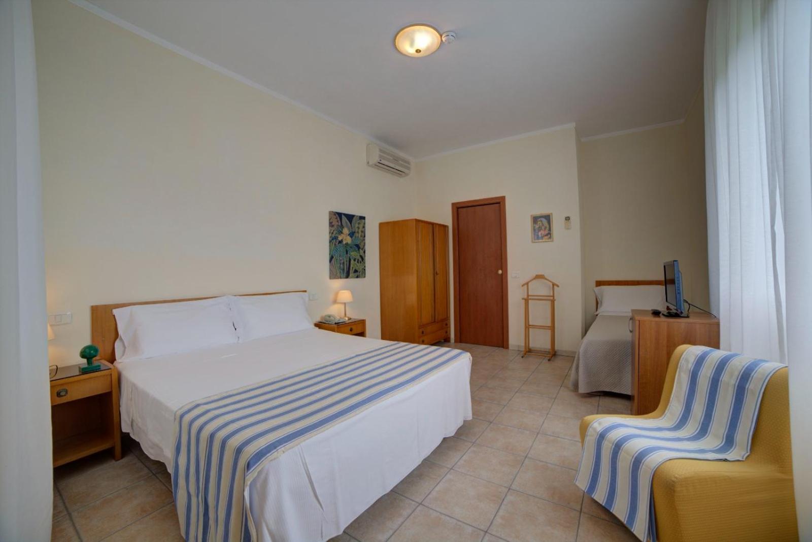 Classic Quadruple Room - Photo 7