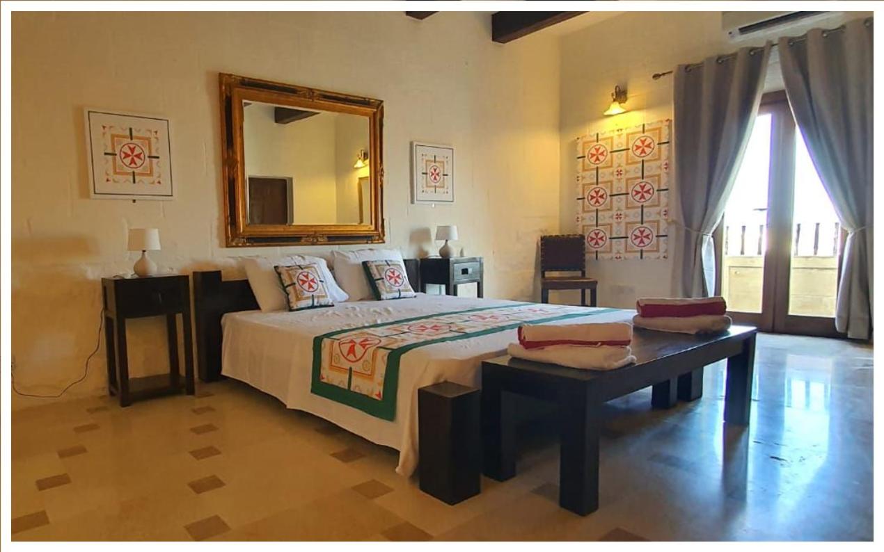 Six-Bedroom House photo 1