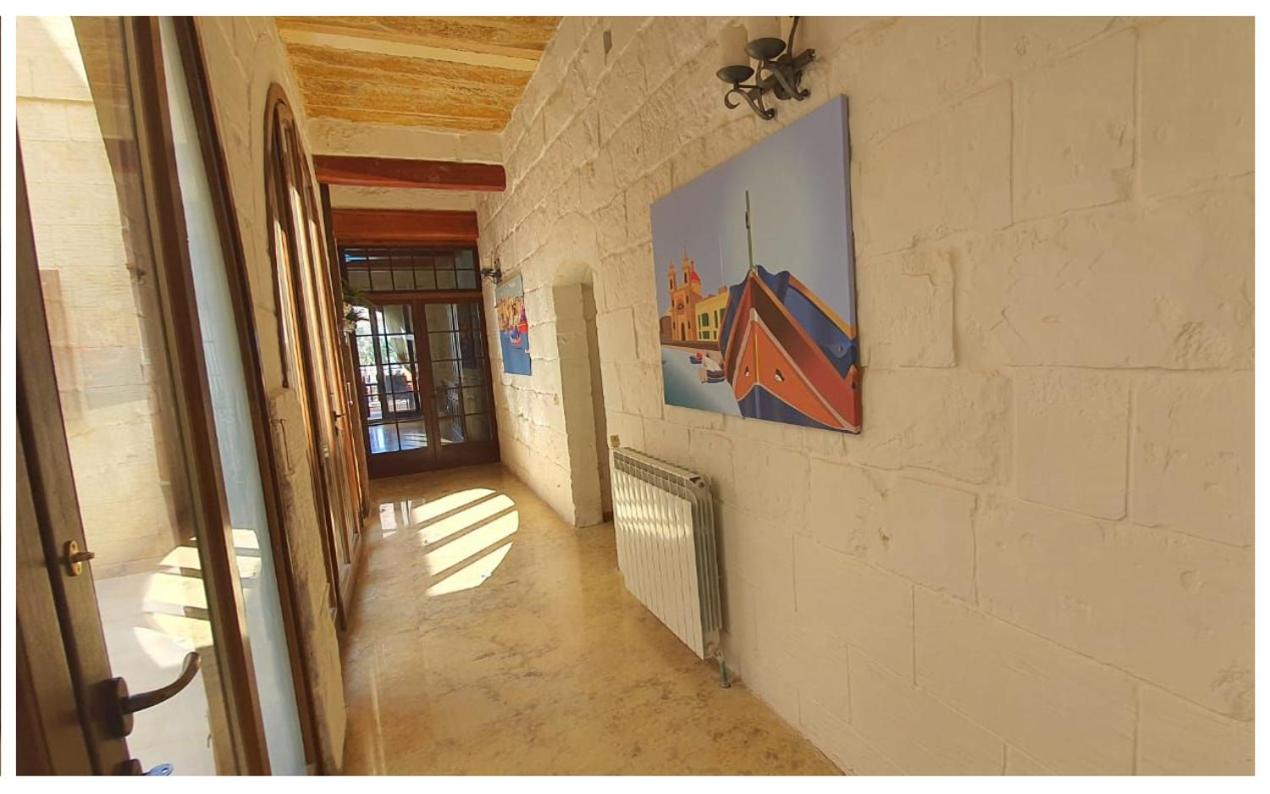 Six-Bedroom House photo 2