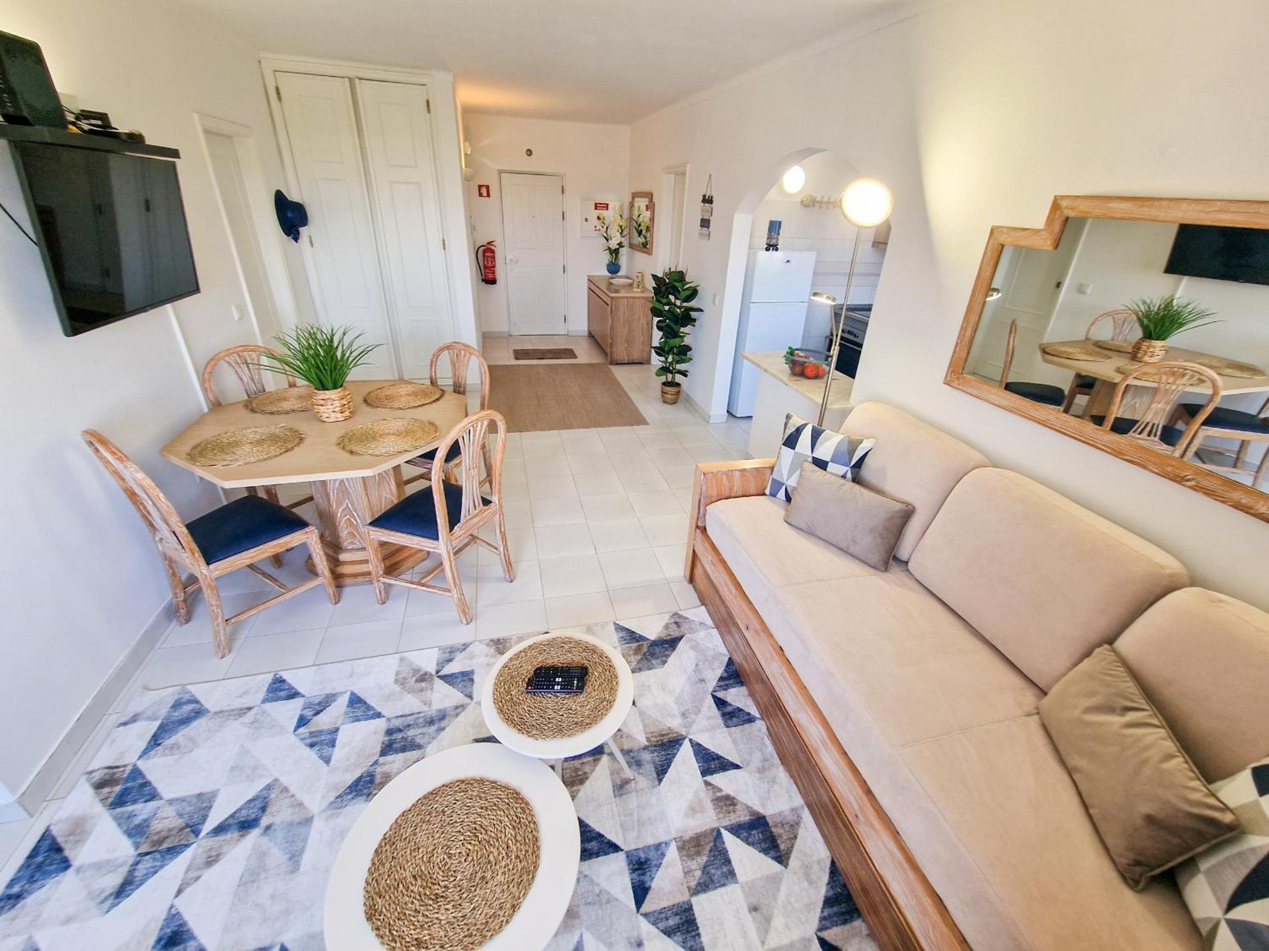 Apartment with Balcony photo 3