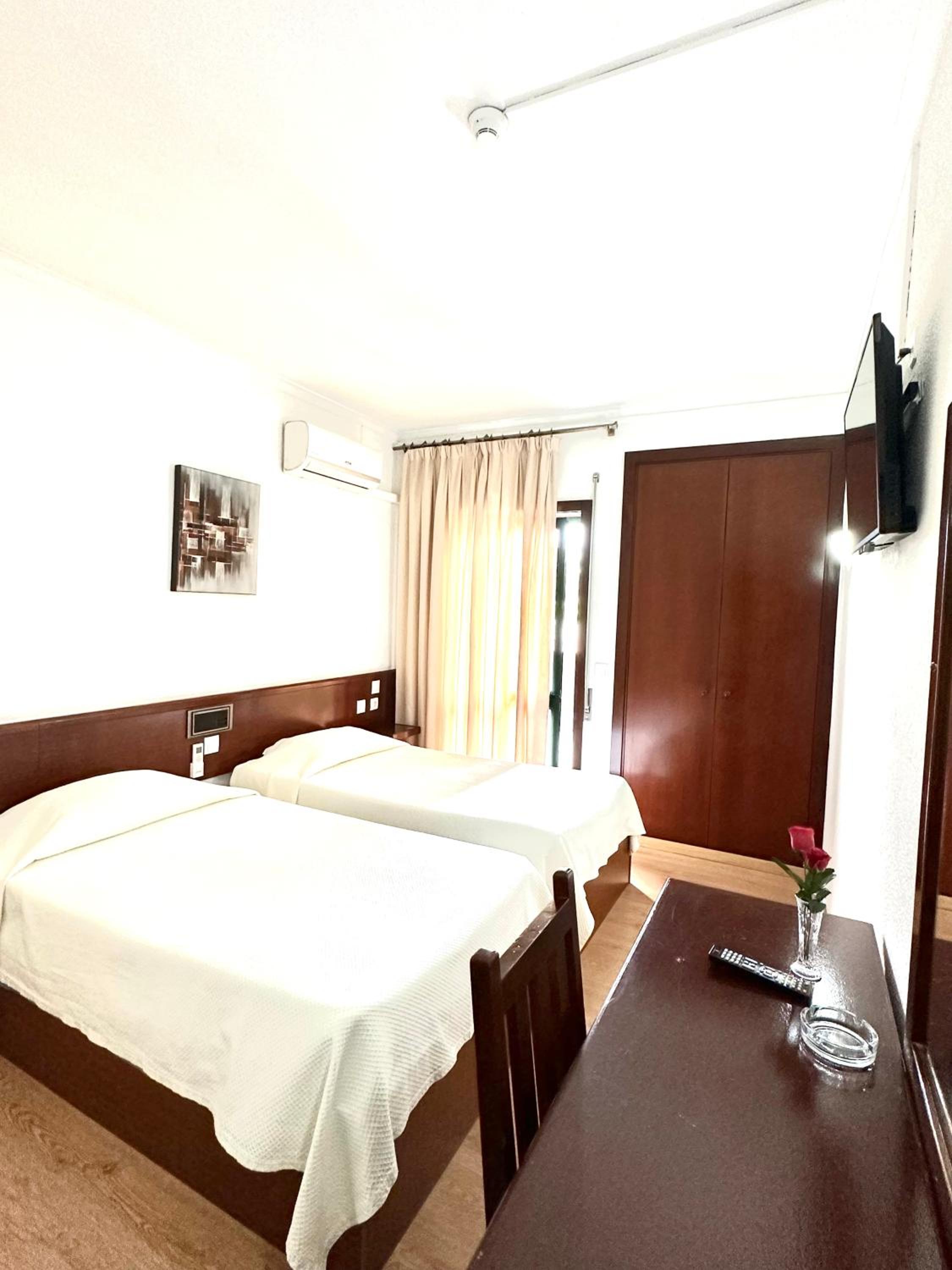 Twin Room - Photo 1