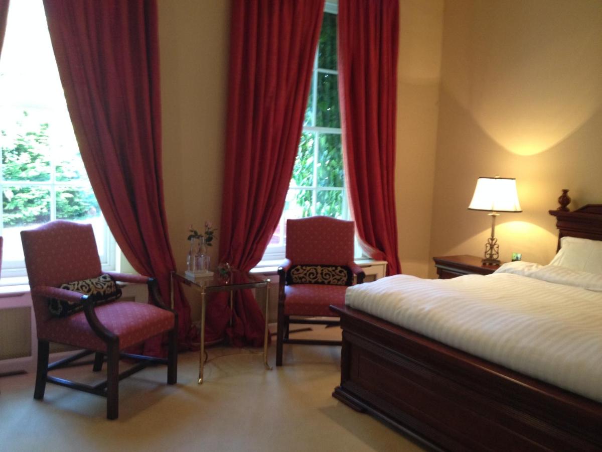 Deluxe Queen Suite photo 2
