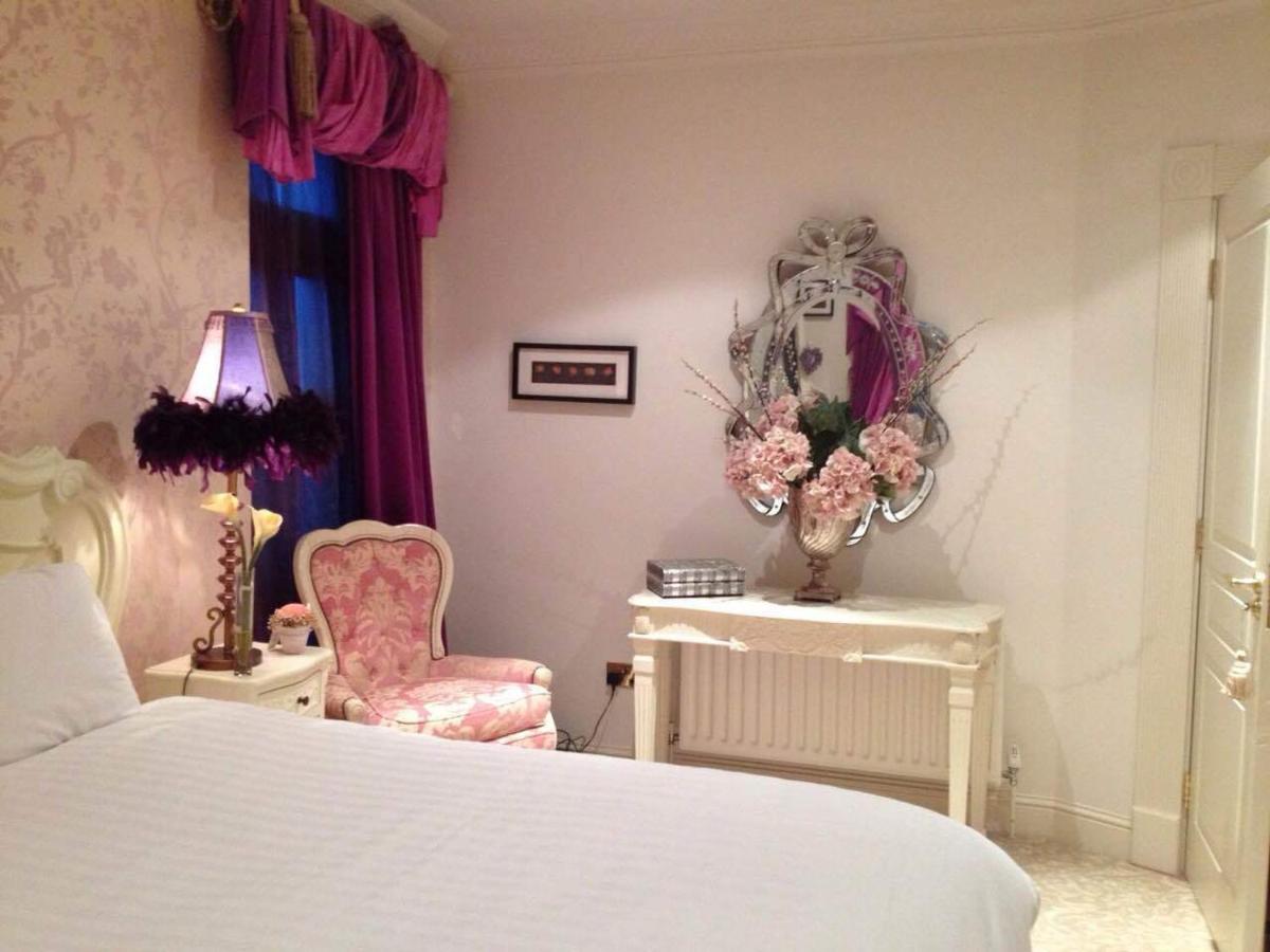 Deluxe Queen Suite photo 1