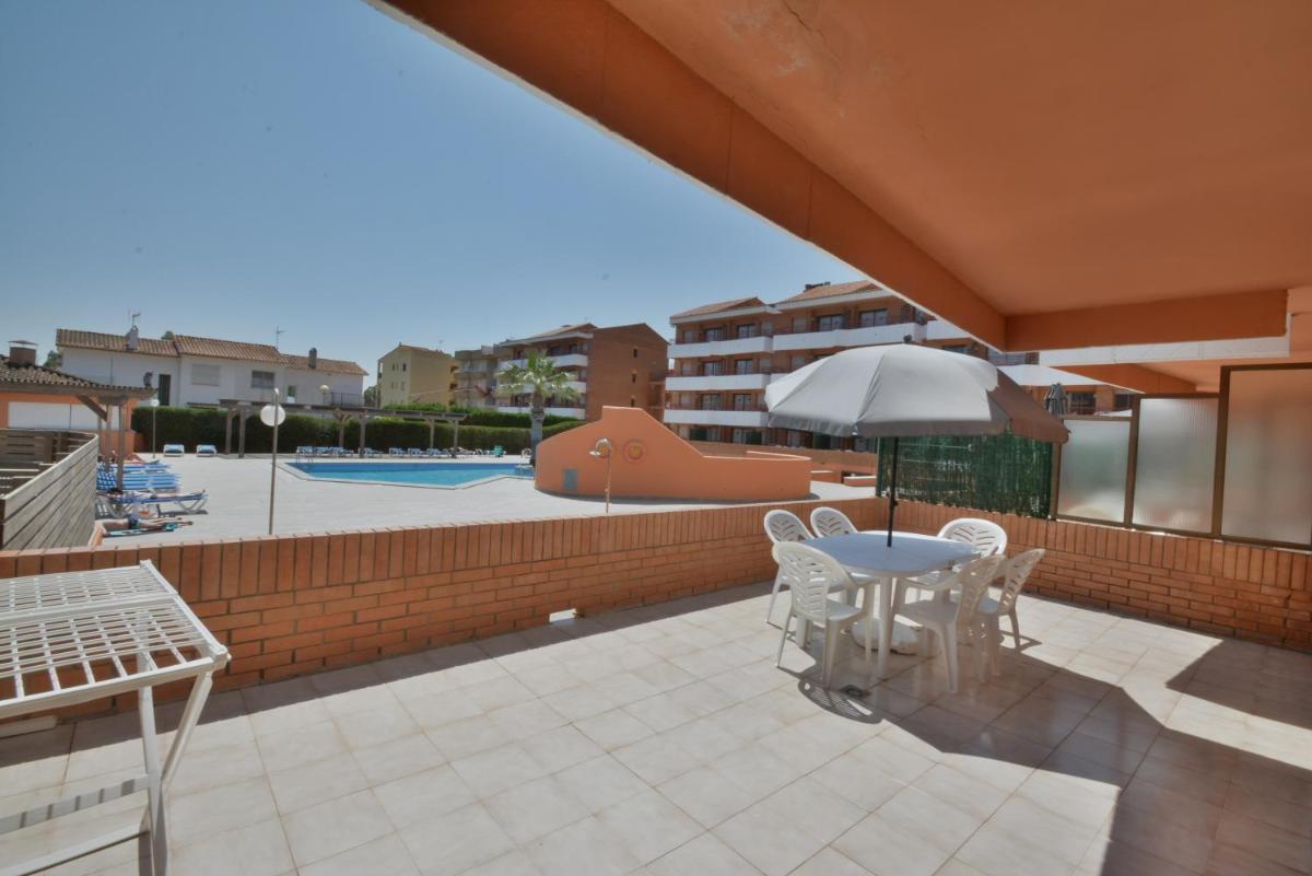 Three-Bedroom Apartment with Terrace Ground Floor (8 Adults)