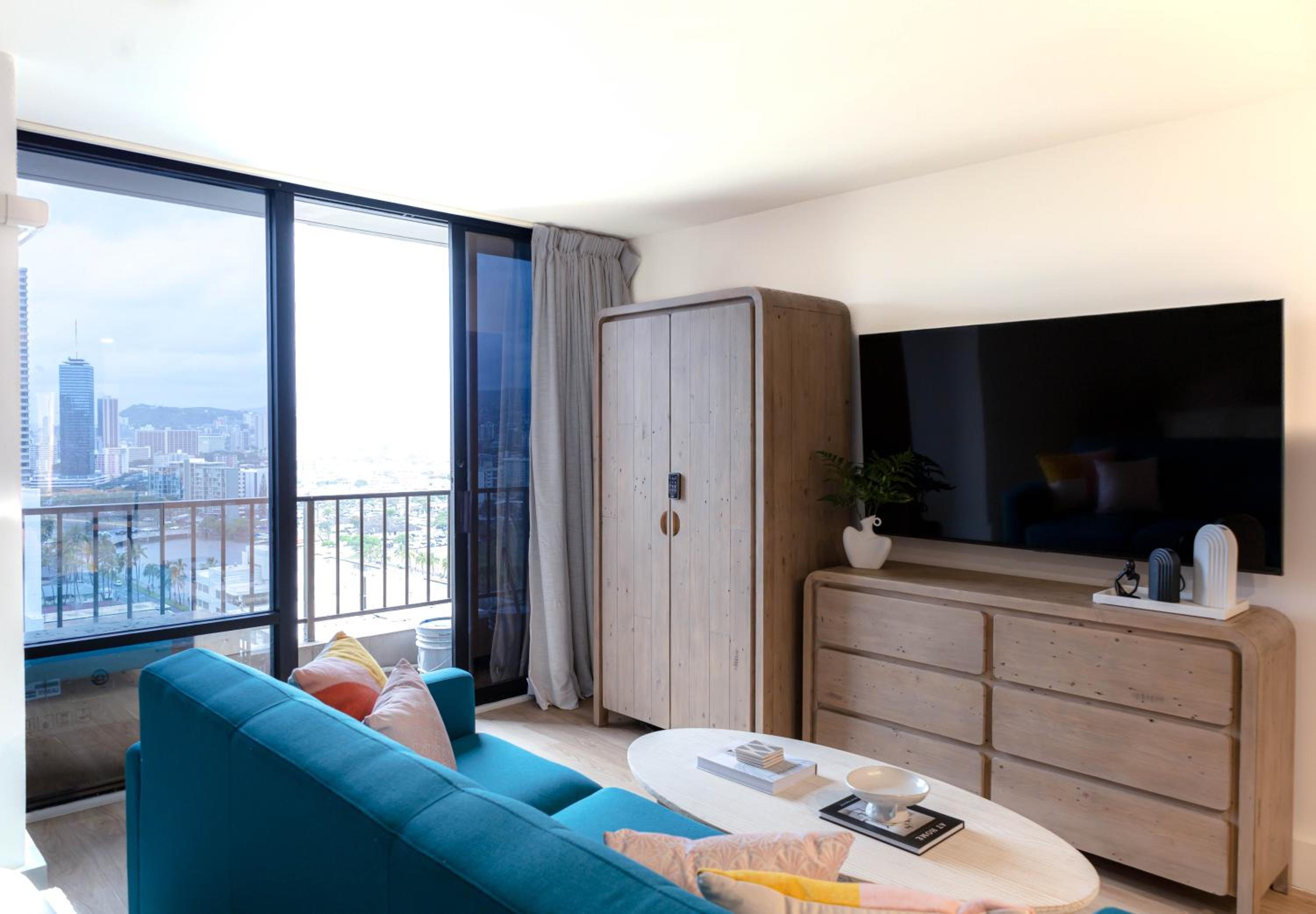 S&N Lux Suite-Free Parking-King Bed-Kitchen-WiFi: King Studio with Sofa Bed photo