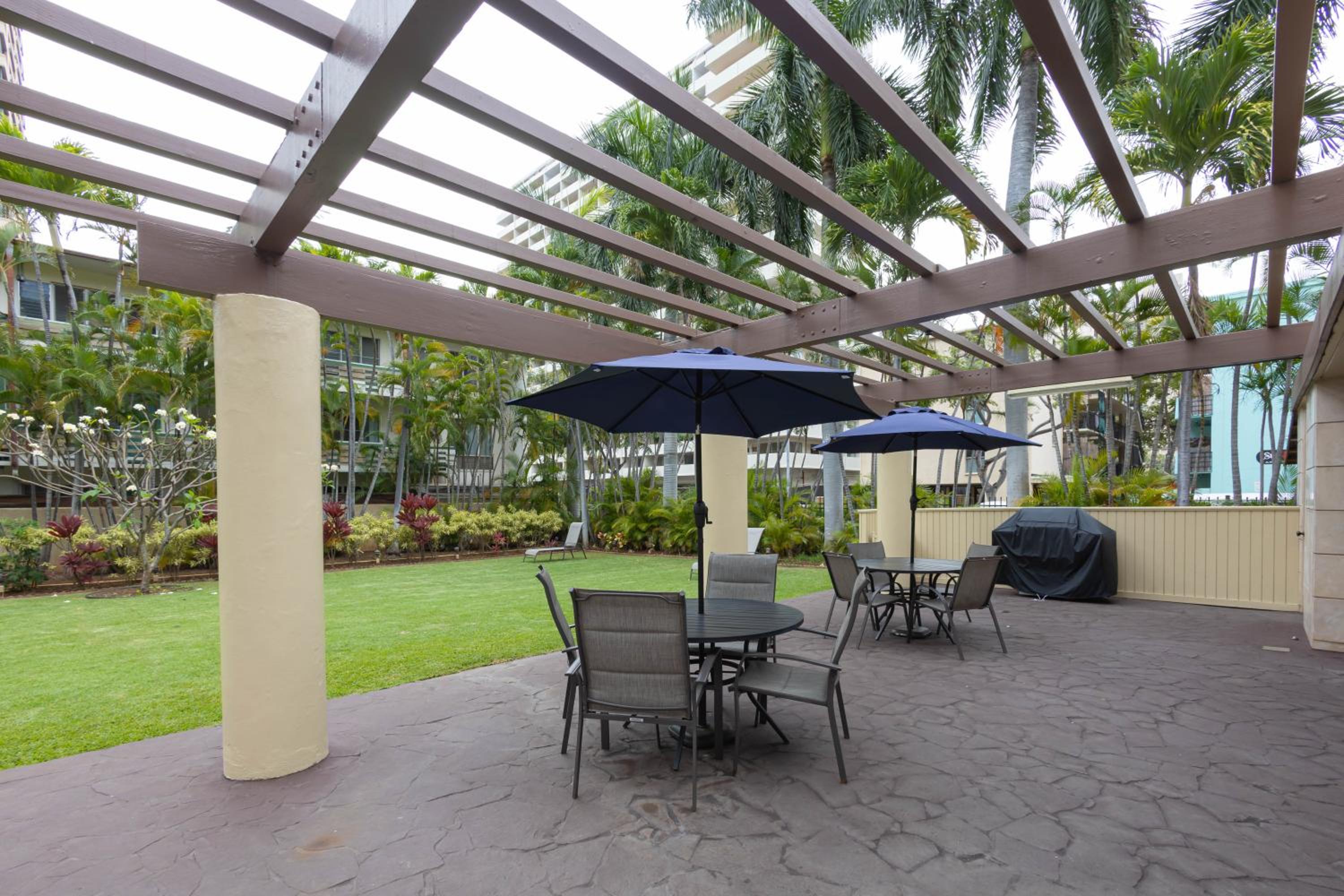 S&N Lux Suite-Free Parking-King Bed-Kitchen-WiFi: King Studio with Sofa Bed photo