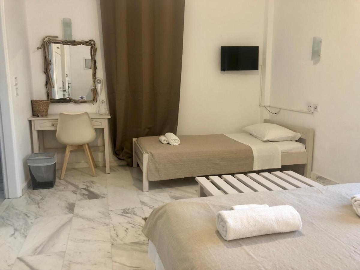 Economy Triple Room photo 1
