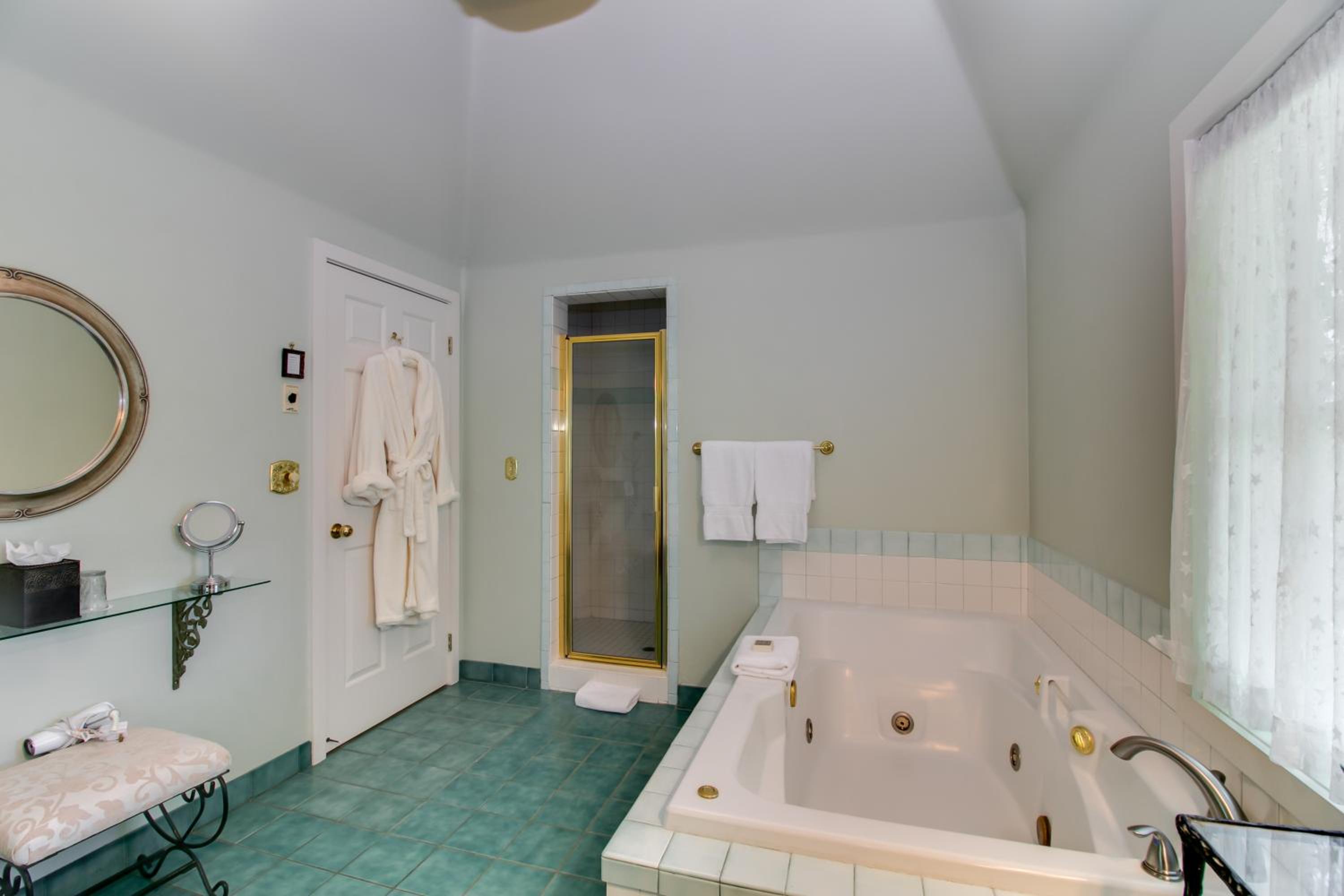 Deluxe King Suite photo 3