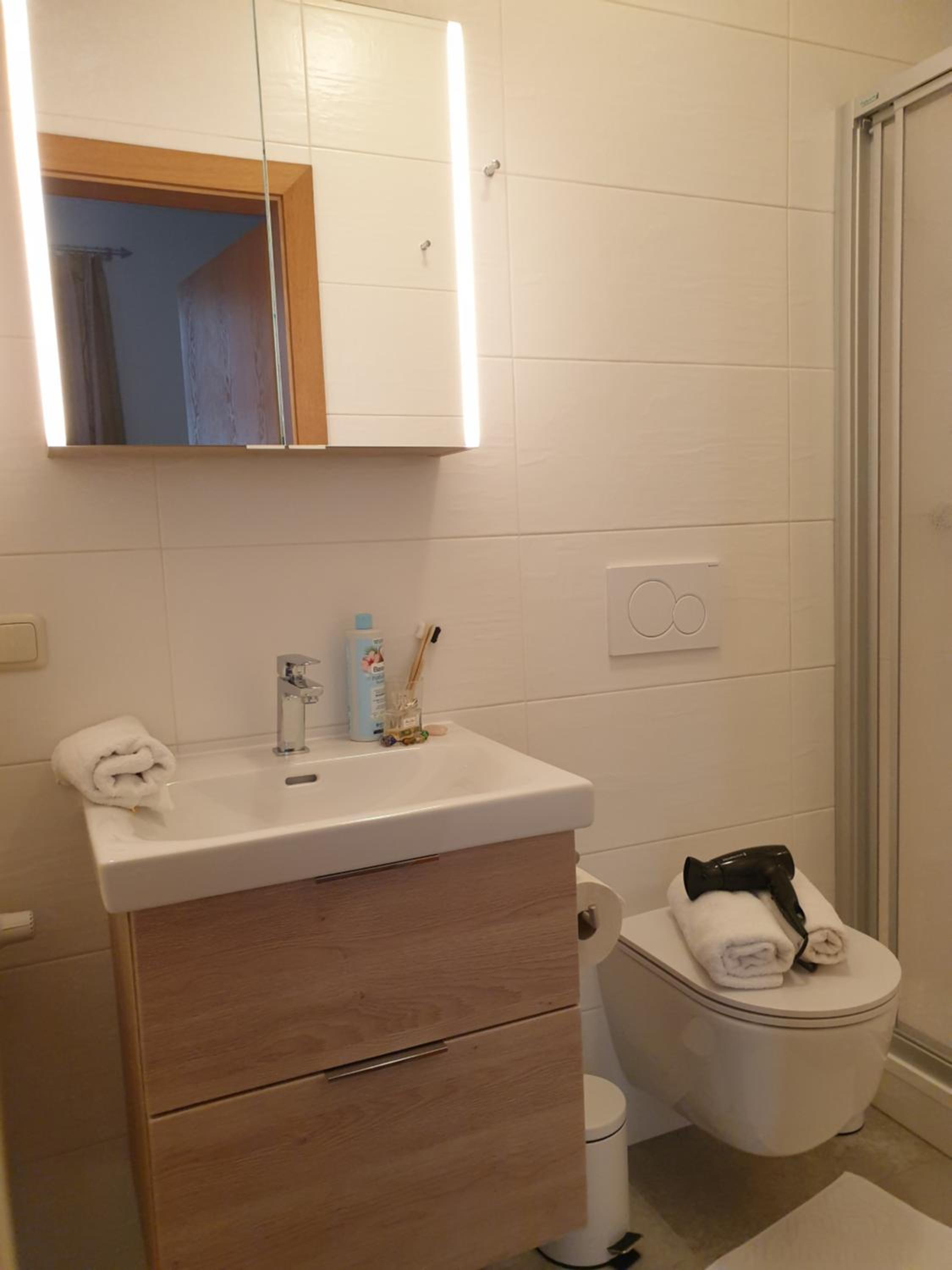 Apartment photo 2
