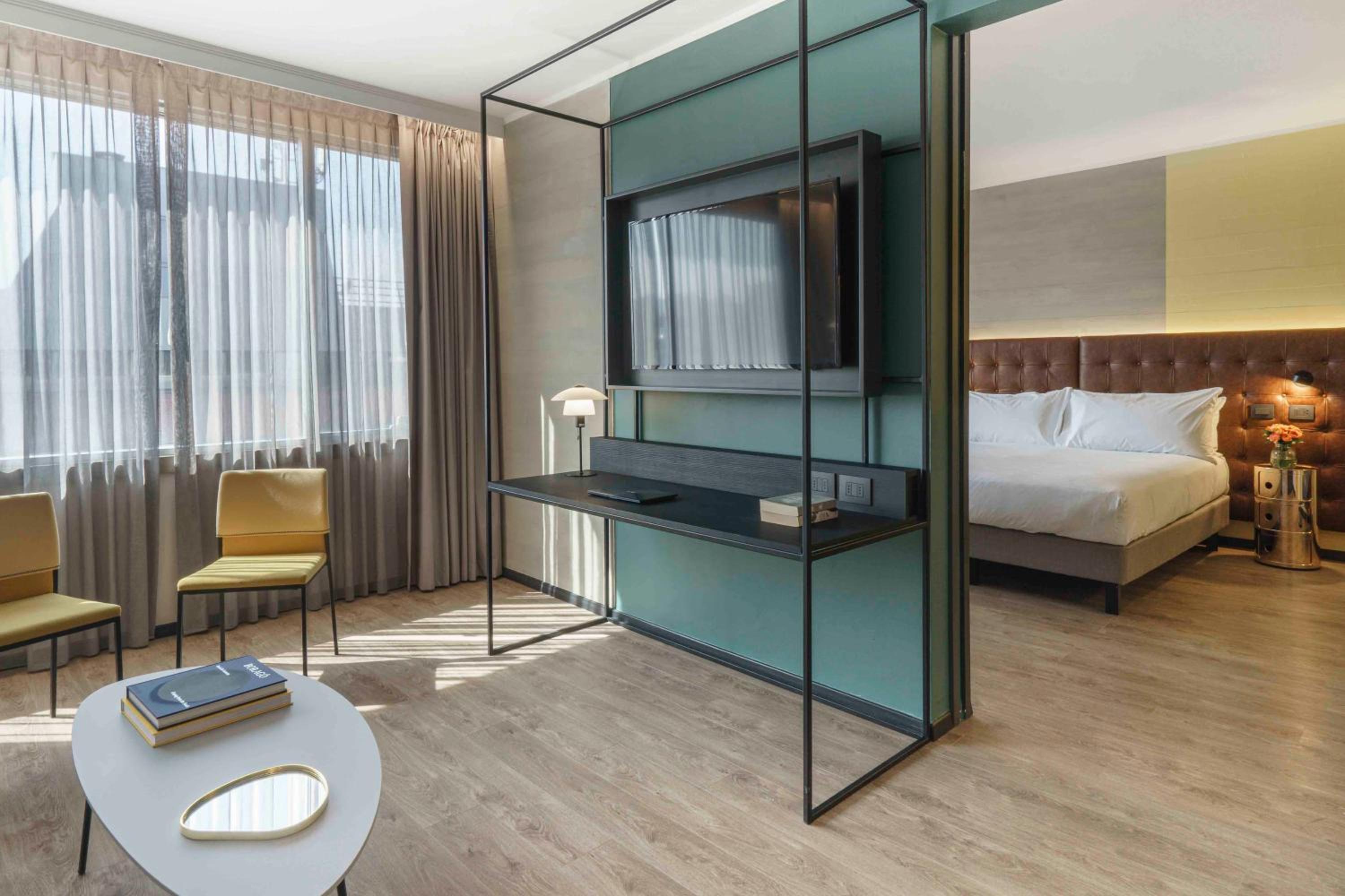 Executive Suite - Photo 1