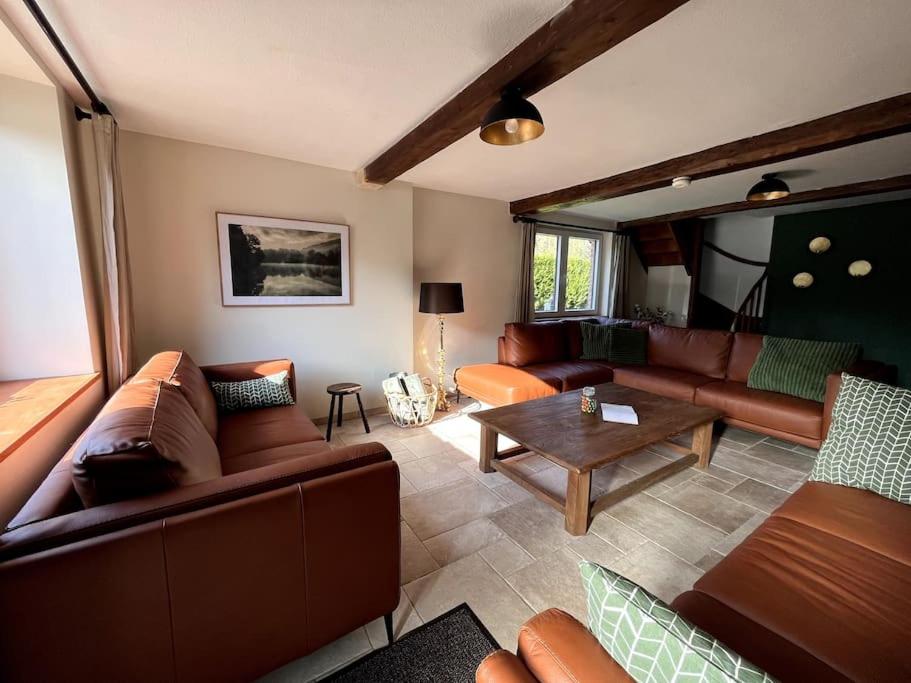 Six-Bedroom House photo 1