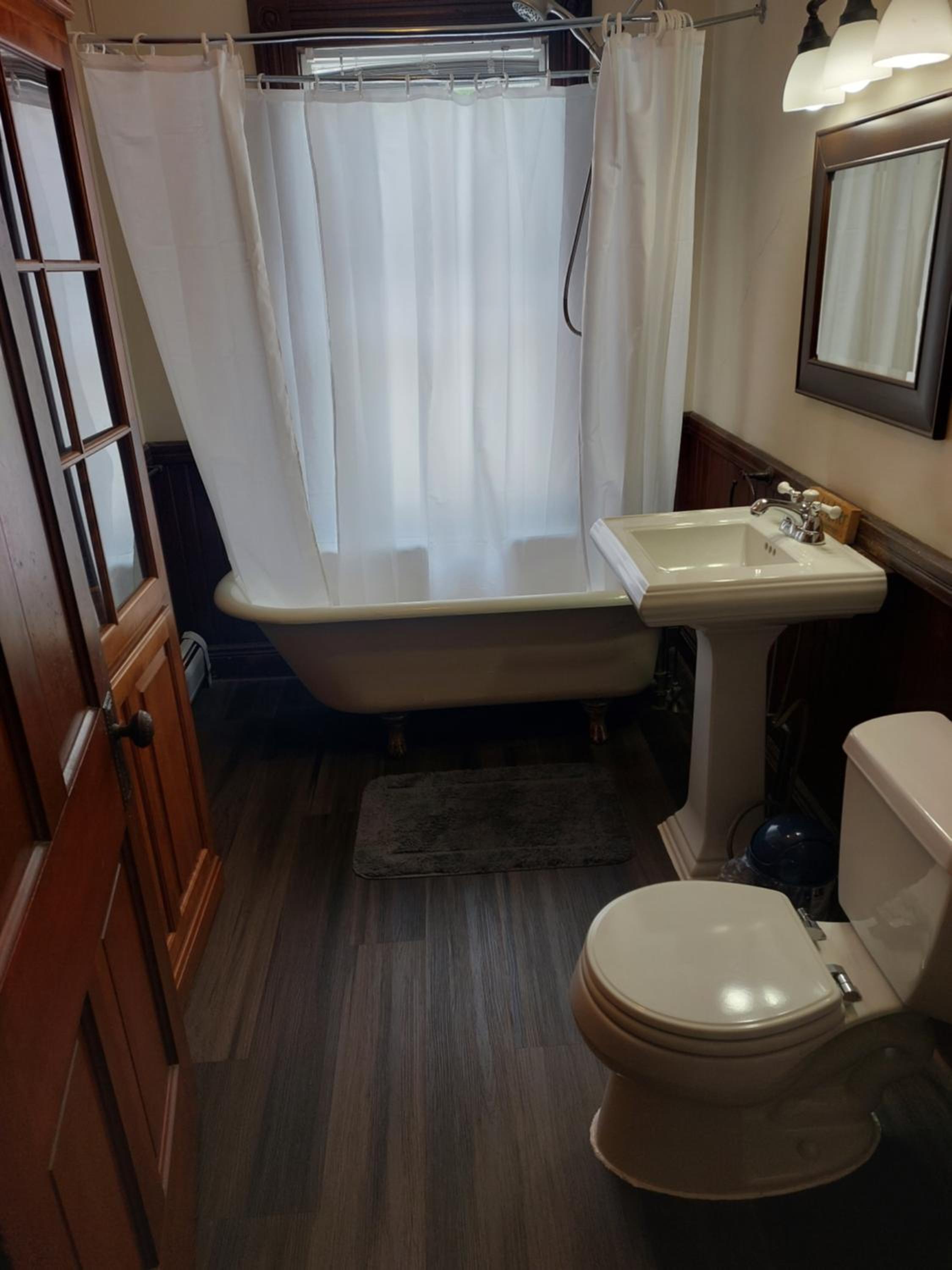 Double Room with Shared Bathroom photo 2
