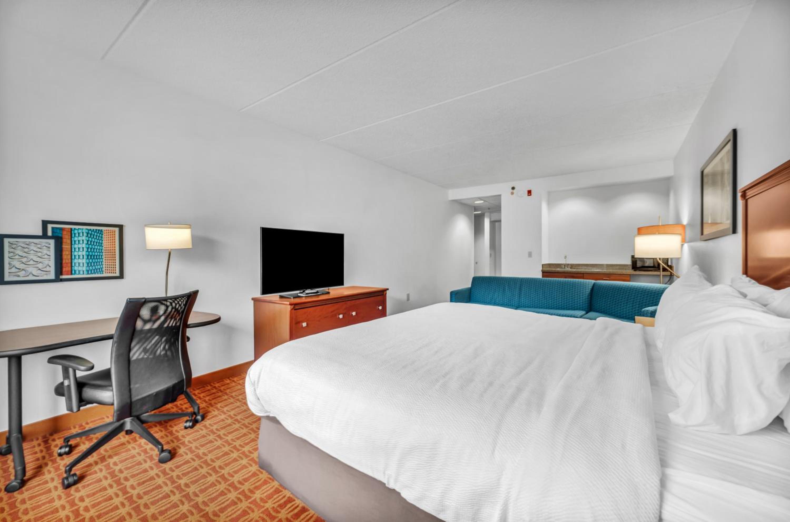 King Room with Sofa Bed photo 2