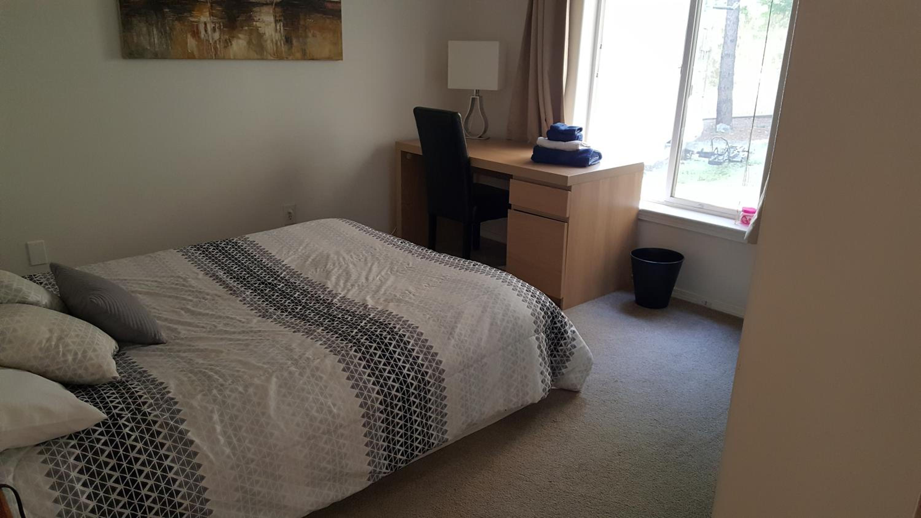 Three-Bedroom House - Photo 10